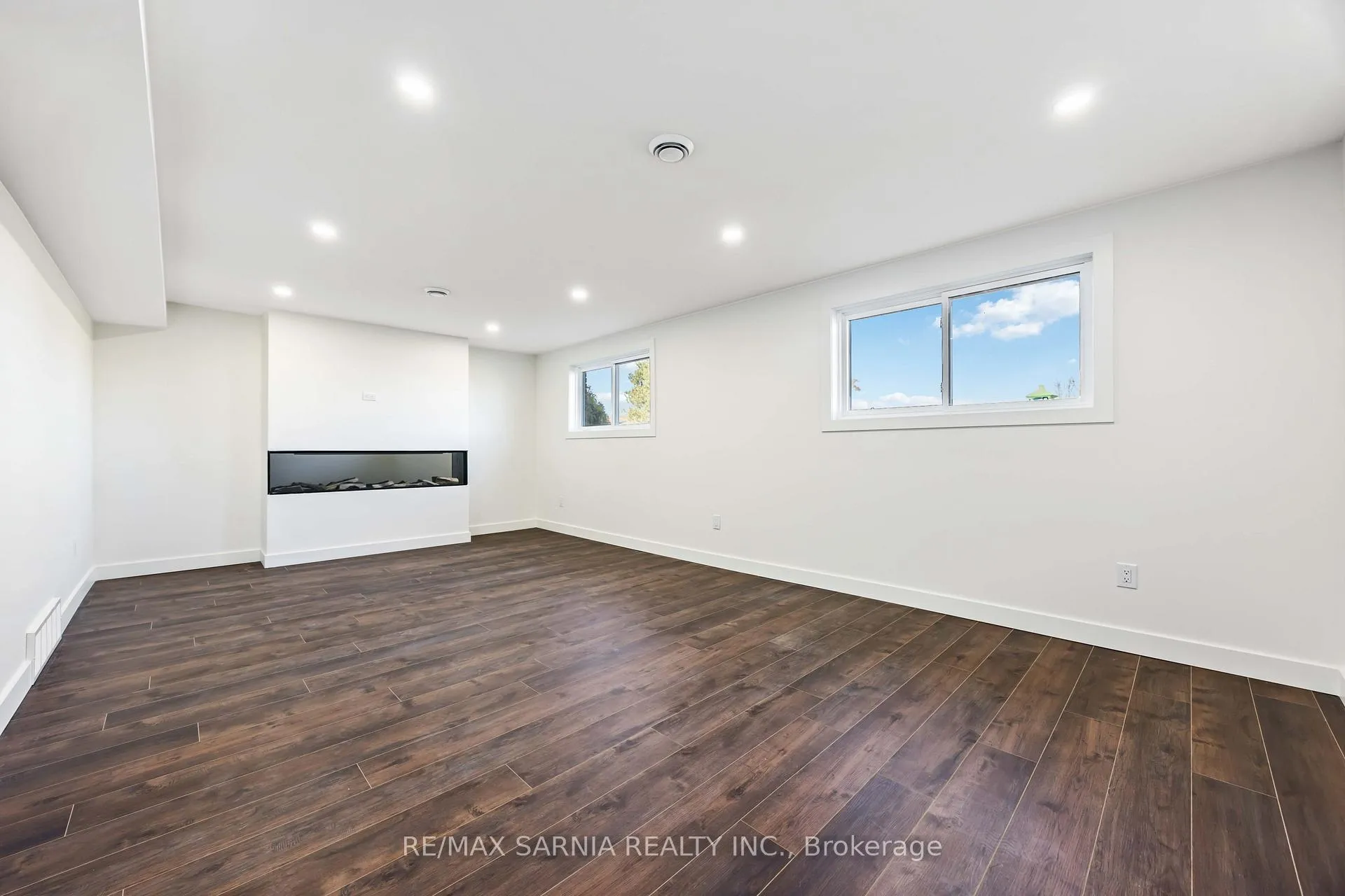 Photo 20 of 125 Templeton Crescent, St. Clair — HOMEH