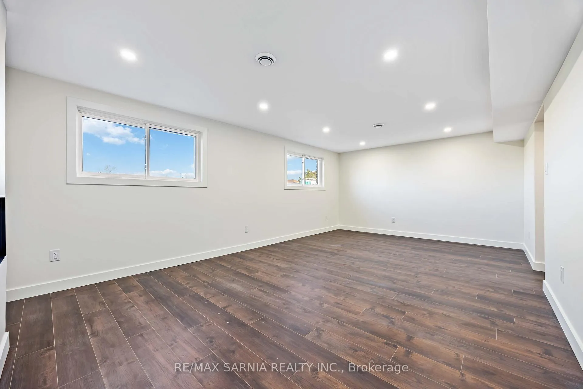 Photo 25 of 125 Templeton Crescent, St. Clair — HOMEH