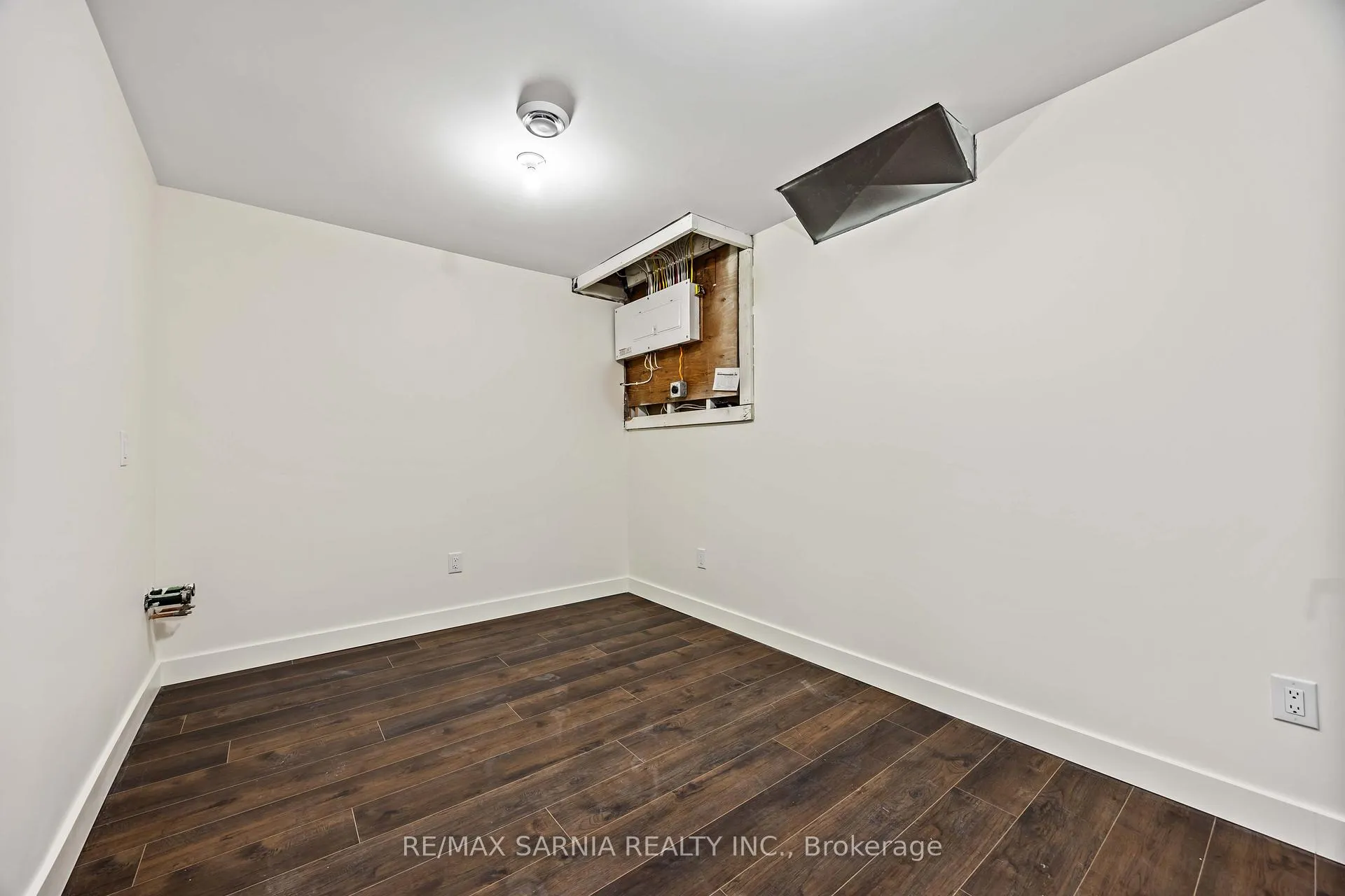 Photo 26 of 125 Templeton Crescent, St. Clair — HOMEH