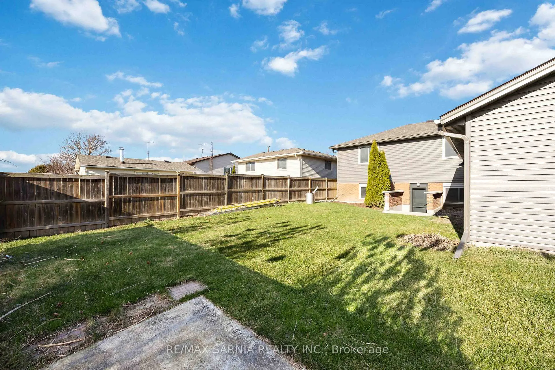 Photo 34 of 125 Templeton Crescent, St. Clair — HOMEH