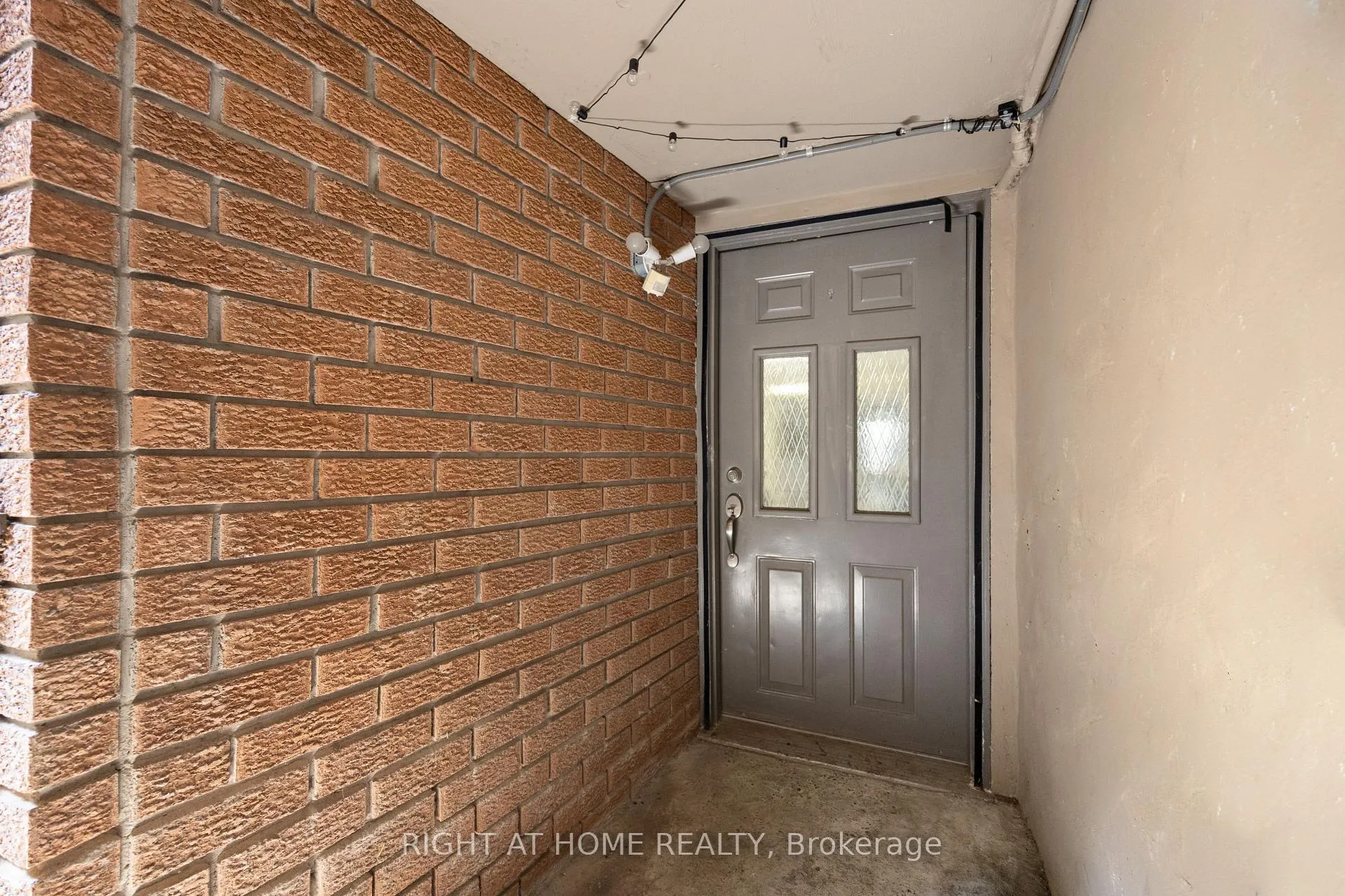 Front of Unit Basement, 124 Argyle Street