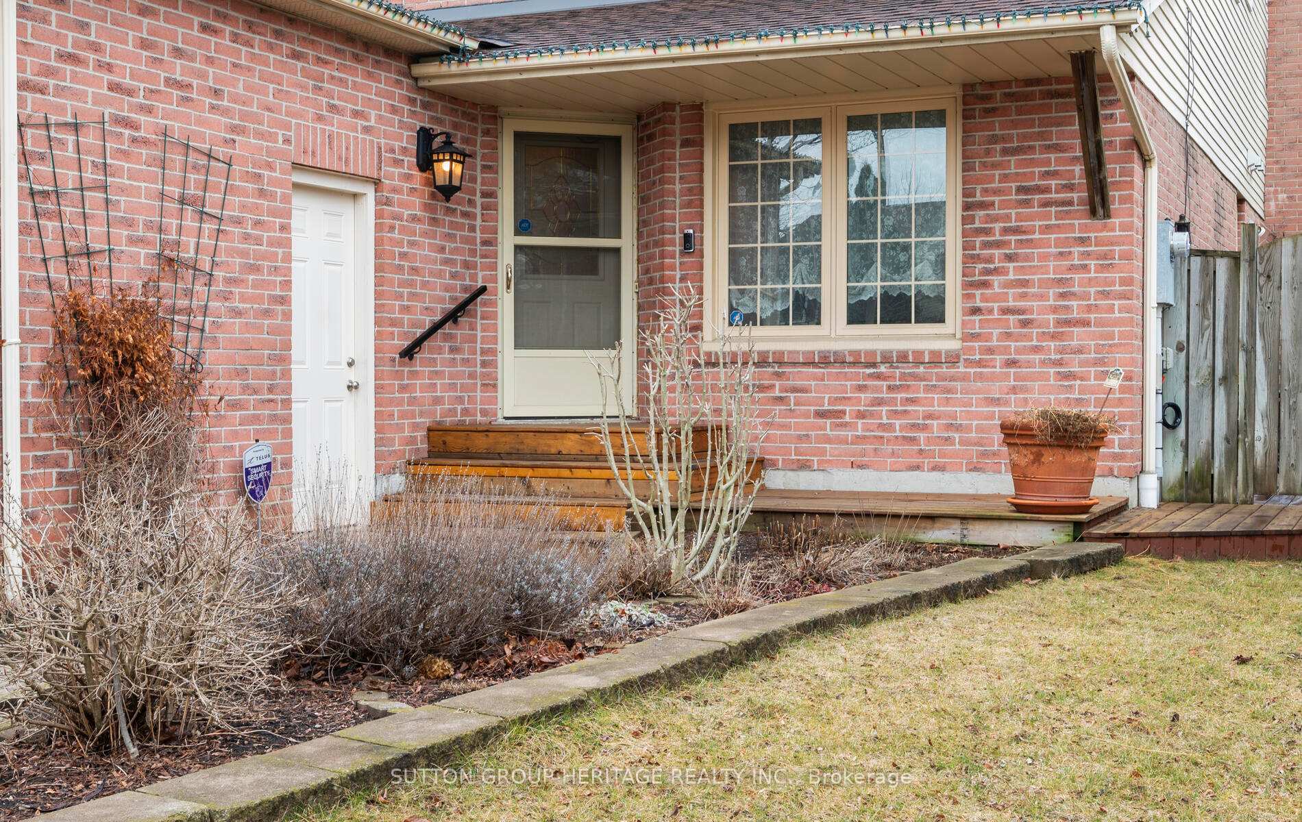 Photo 2 of 15 Bird Crescent, Ajax, Central — HOMEH