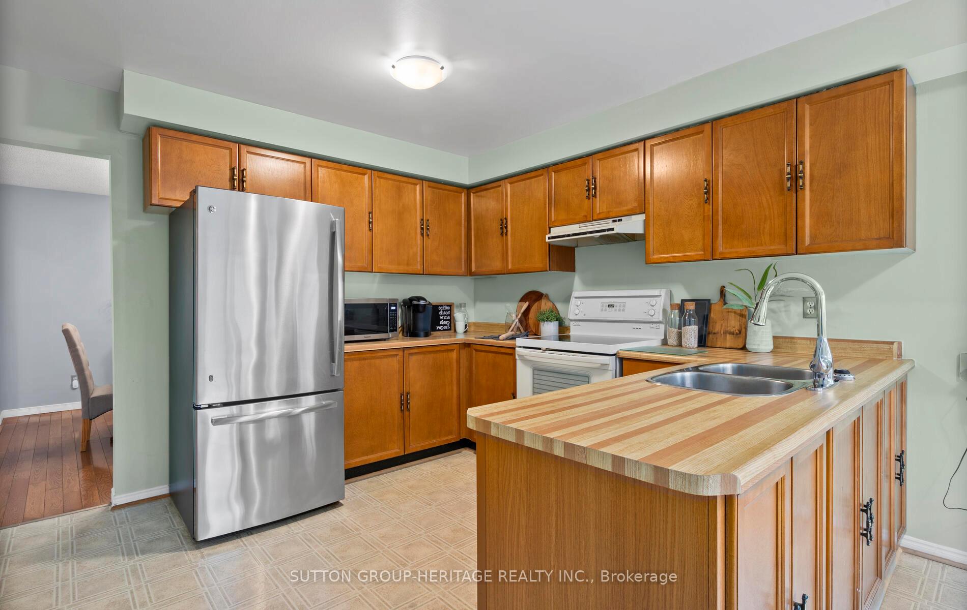 Photo 8 of 15 Bird Crescent, Ajax, Central — HOMEH