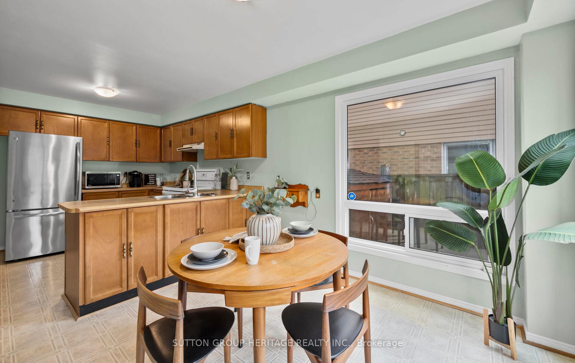 Photo 9 of 15 Bird Crescent, Ajax, Central — HOMEH