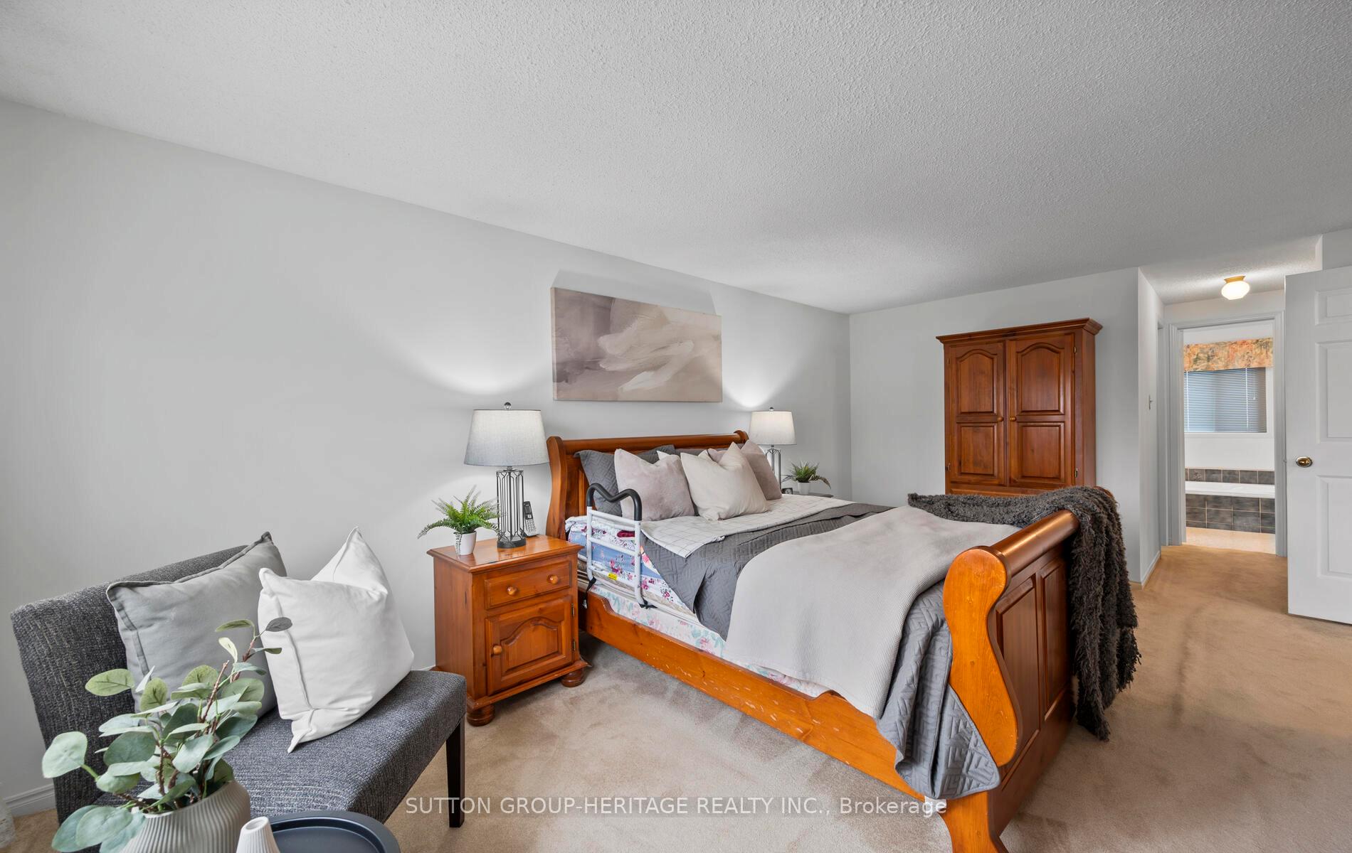 Photo 18 of 15 Bird Crescent, Ajax, Central — HOMEH