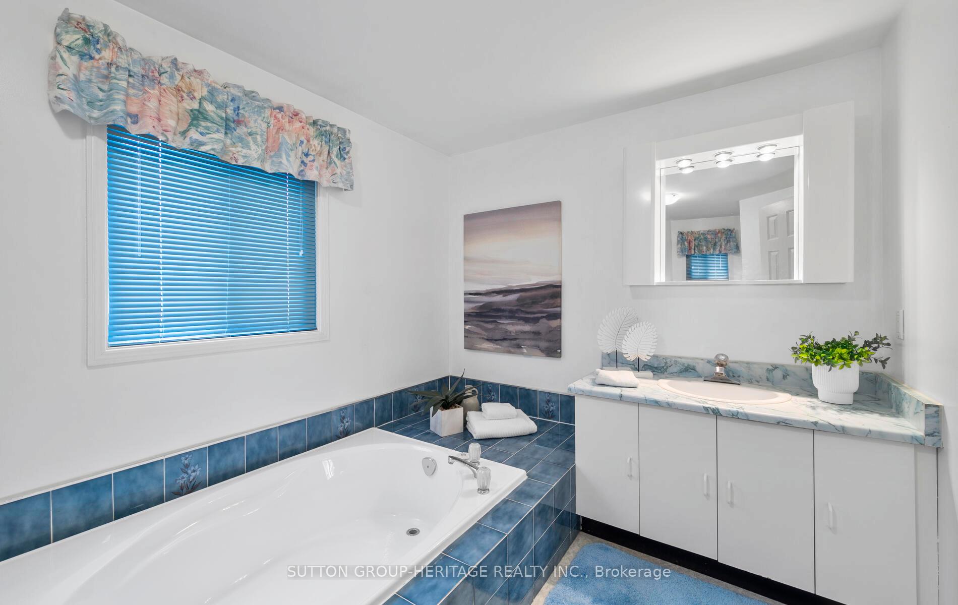 Photo 19 of 15 Bird Crescent, Ajax, Central — HOMEH