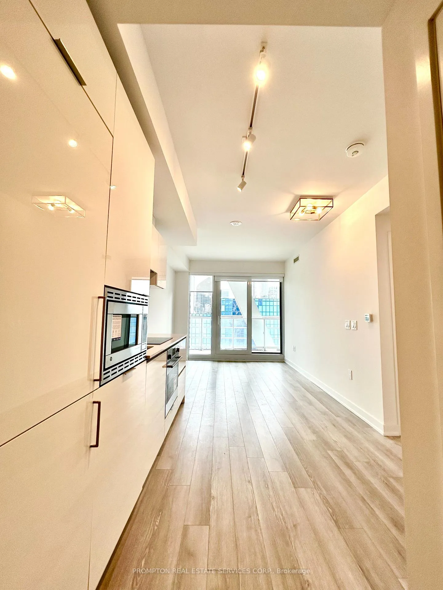 Photo 5 of Unit 2315, 230 Simcoe Street, Toronto, Kensington-Chinatown — HOMEH