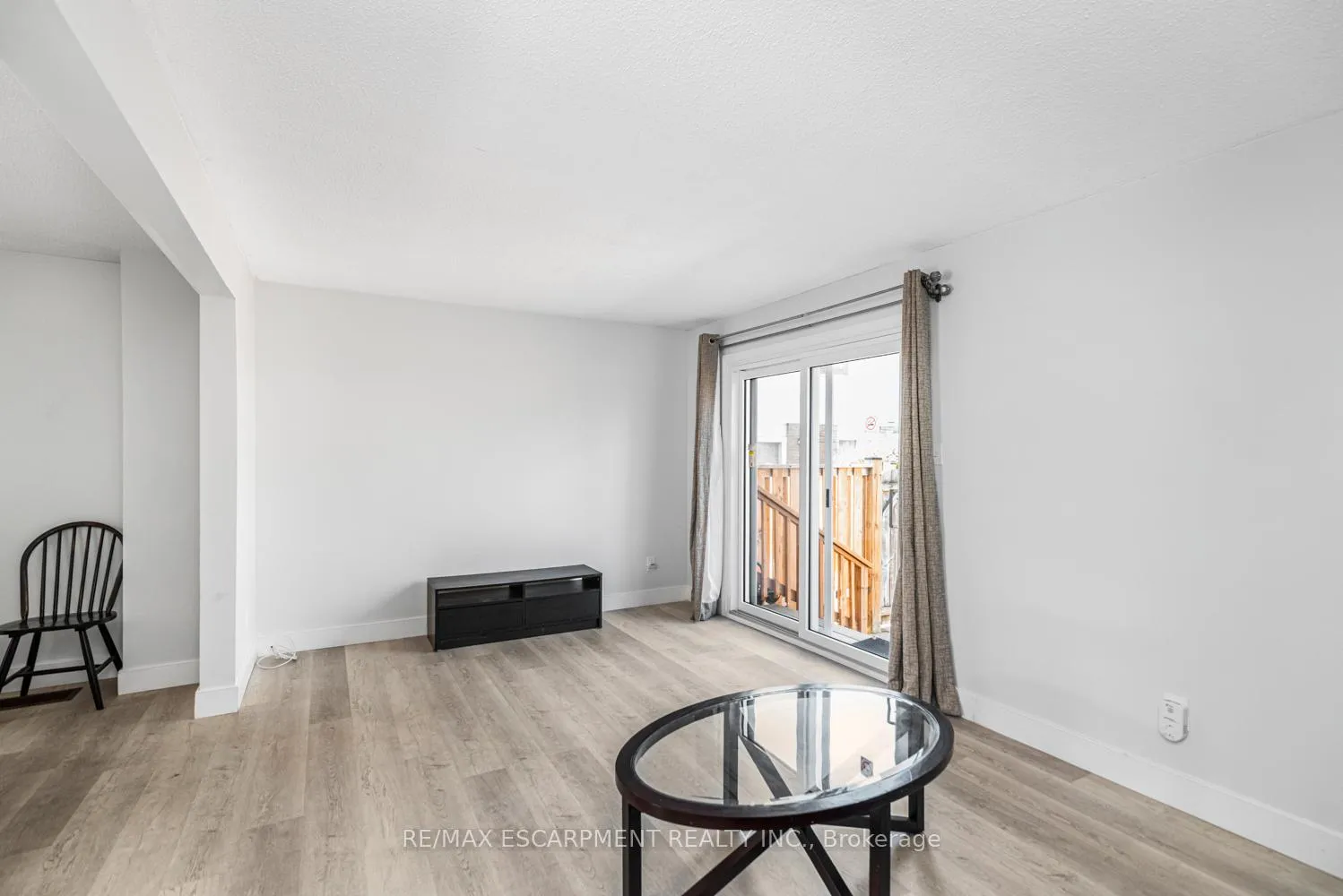Photo 5 of Unit F, 25 Bryna Avenue, Hamilton, Greeningdon — HOMEH