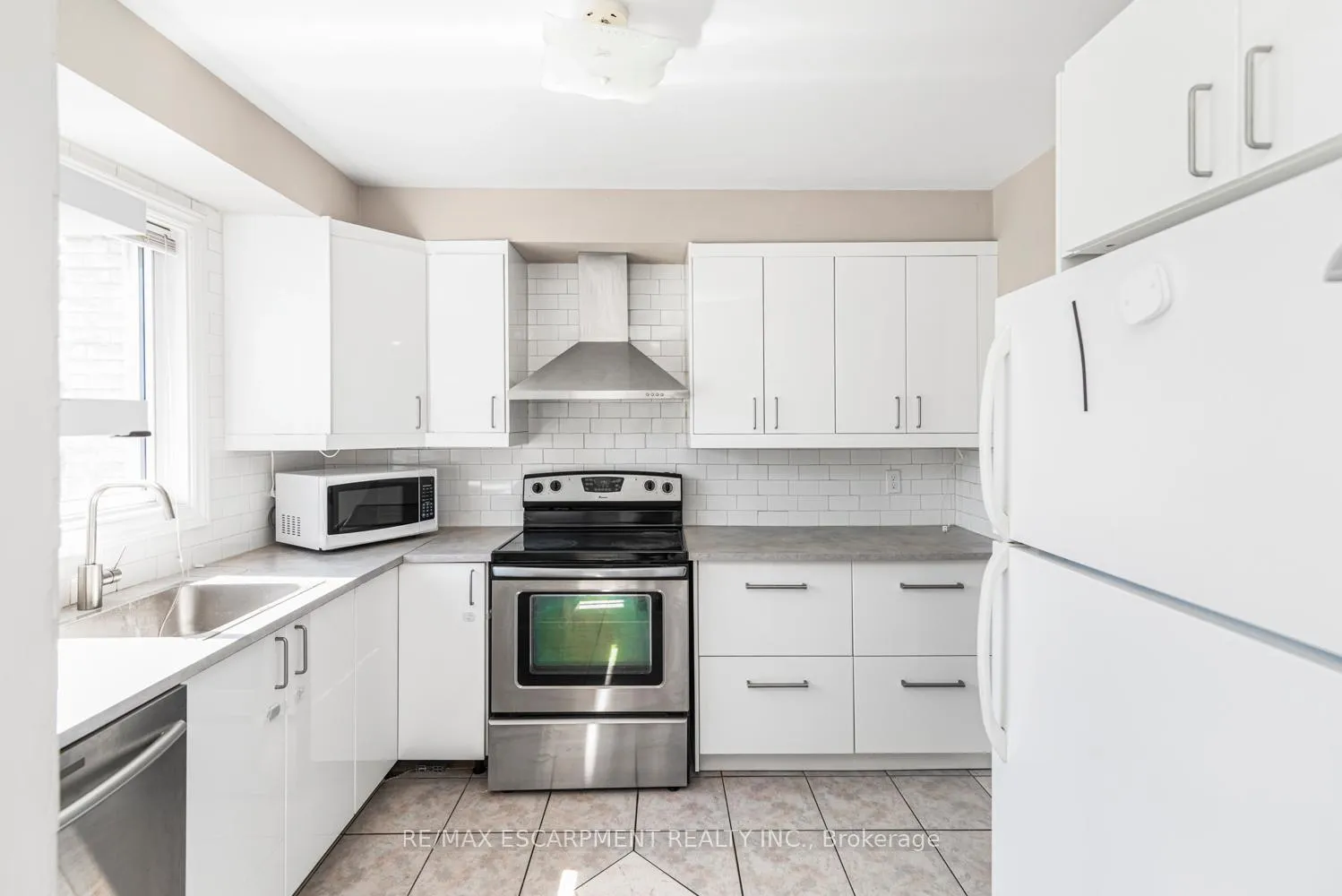 Photo 11 of Unit F, 25 Bryna Avenue, Hamilton, Greeningdon — HOMEH