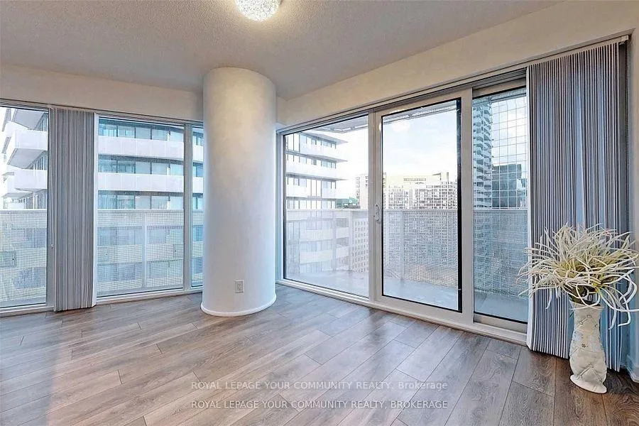 Photo 5 of Unit 2407, 100 Harbour Street, Toronto, Waterfront Communities — HOMEH