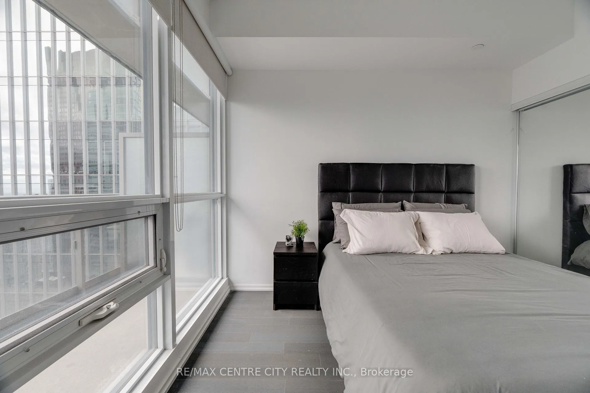 Photo 4 of Unit LPH5410, 70 Temperance Street, Toronto, Bay Street Corridor — HOMEH