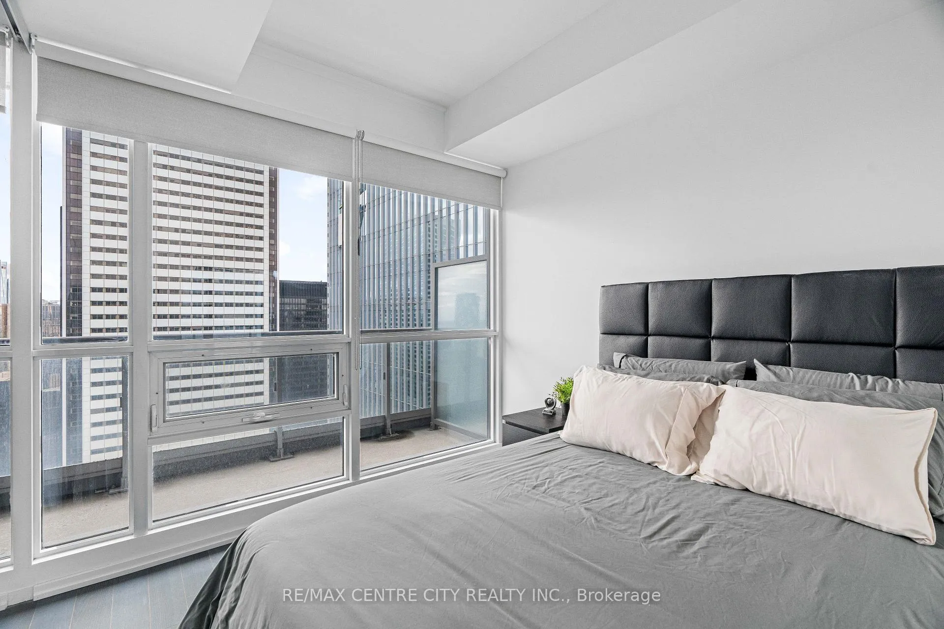 Photo 6 of Unit LPH5410, 70 Temperance Street, Toronto, Bay Street Corridor — HOMEH