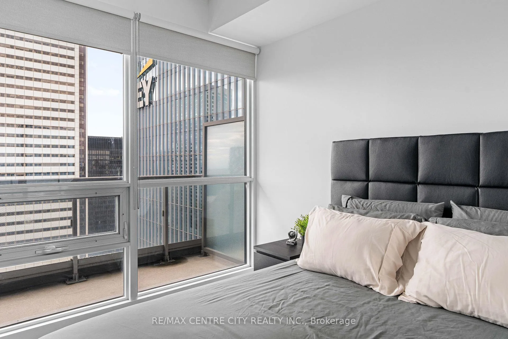 Photo 7 of Unit LPH5410, 70 Temperance Street, Toronto, Bay Street Corridor — HOMEH