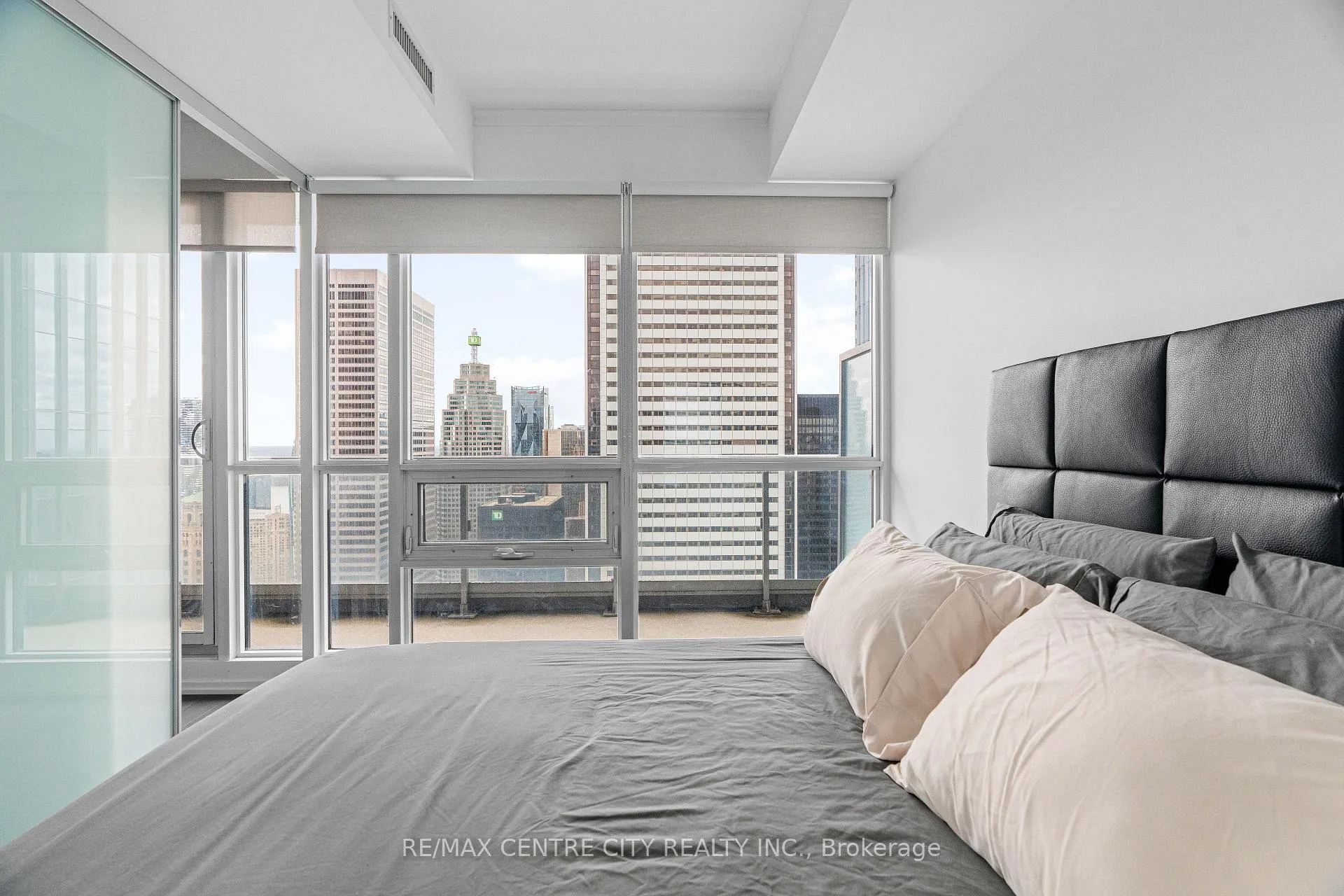 Photo 8 of Unit LPH5410, 70 Temperance Street, Toronto, Bay Street Corridor — HOMEH