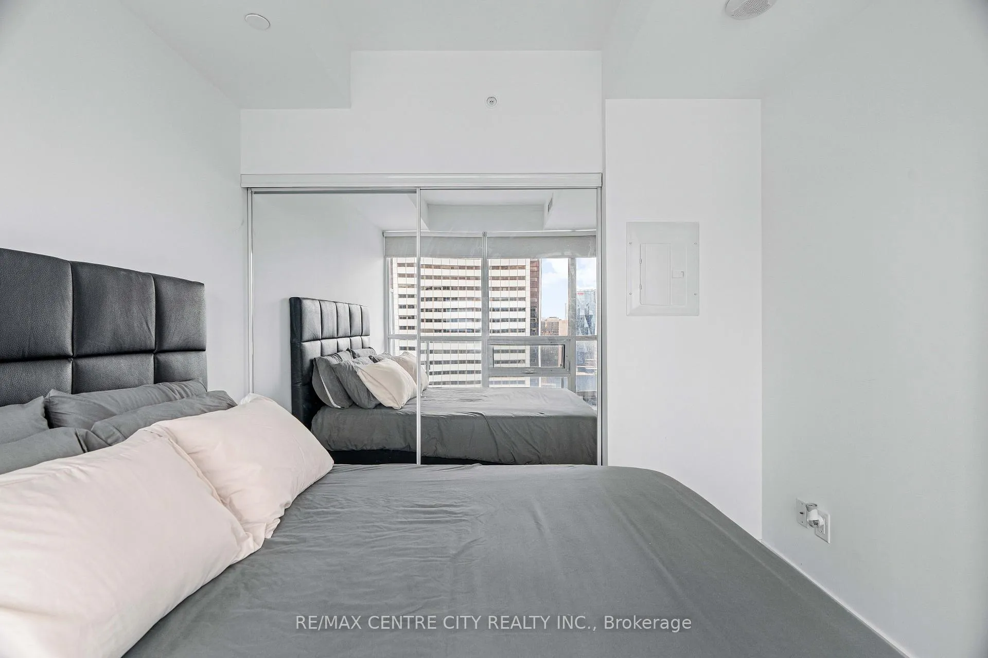 Photo 10 of Unit LPH5410, 70 Temperance Street, Toronto, Bay Street Corridor — HOMEH