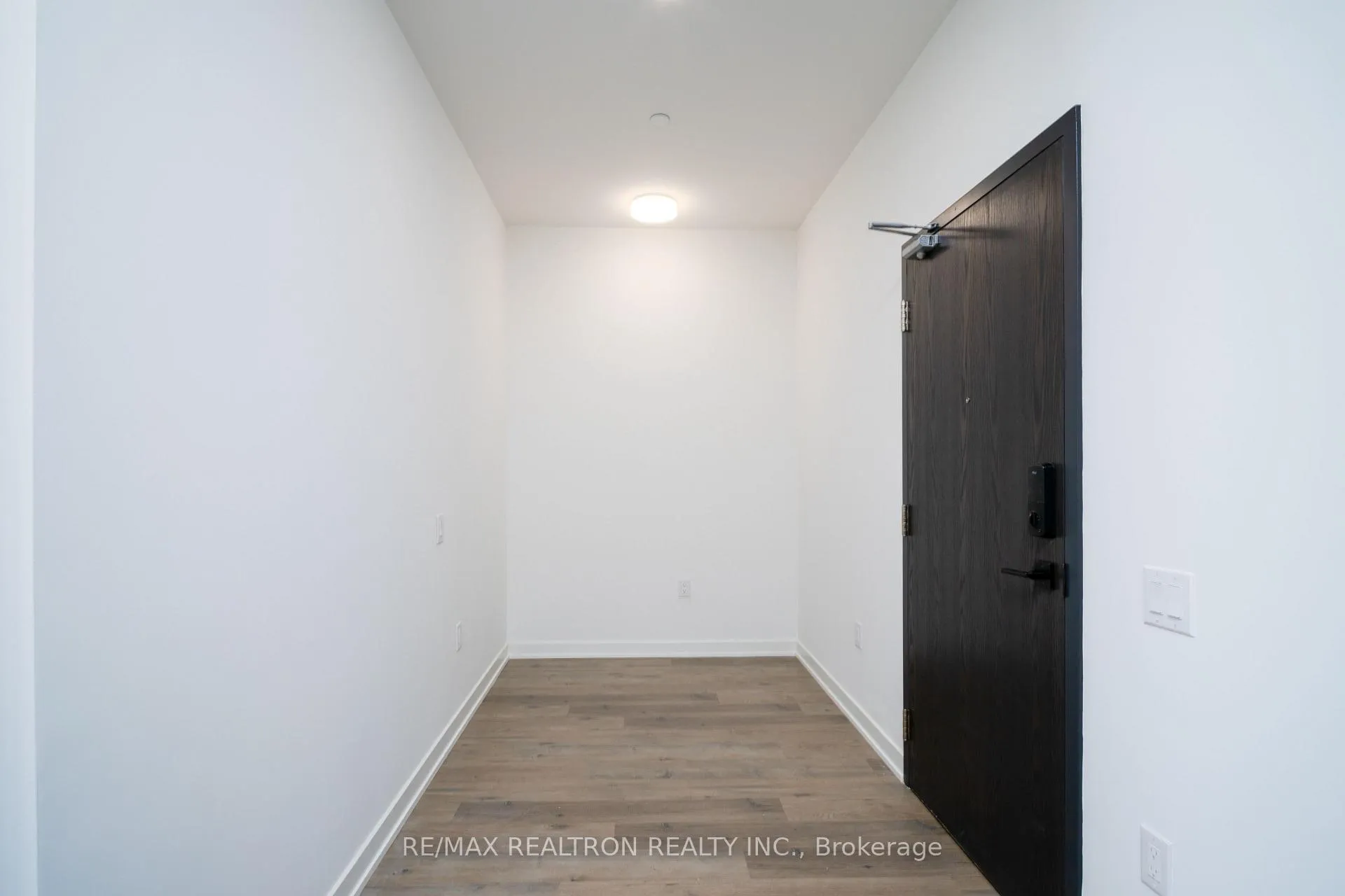 Photo 4 of Unit 103, 56 Lakeside Terrace, Barrie, Little Lake — HOMEH