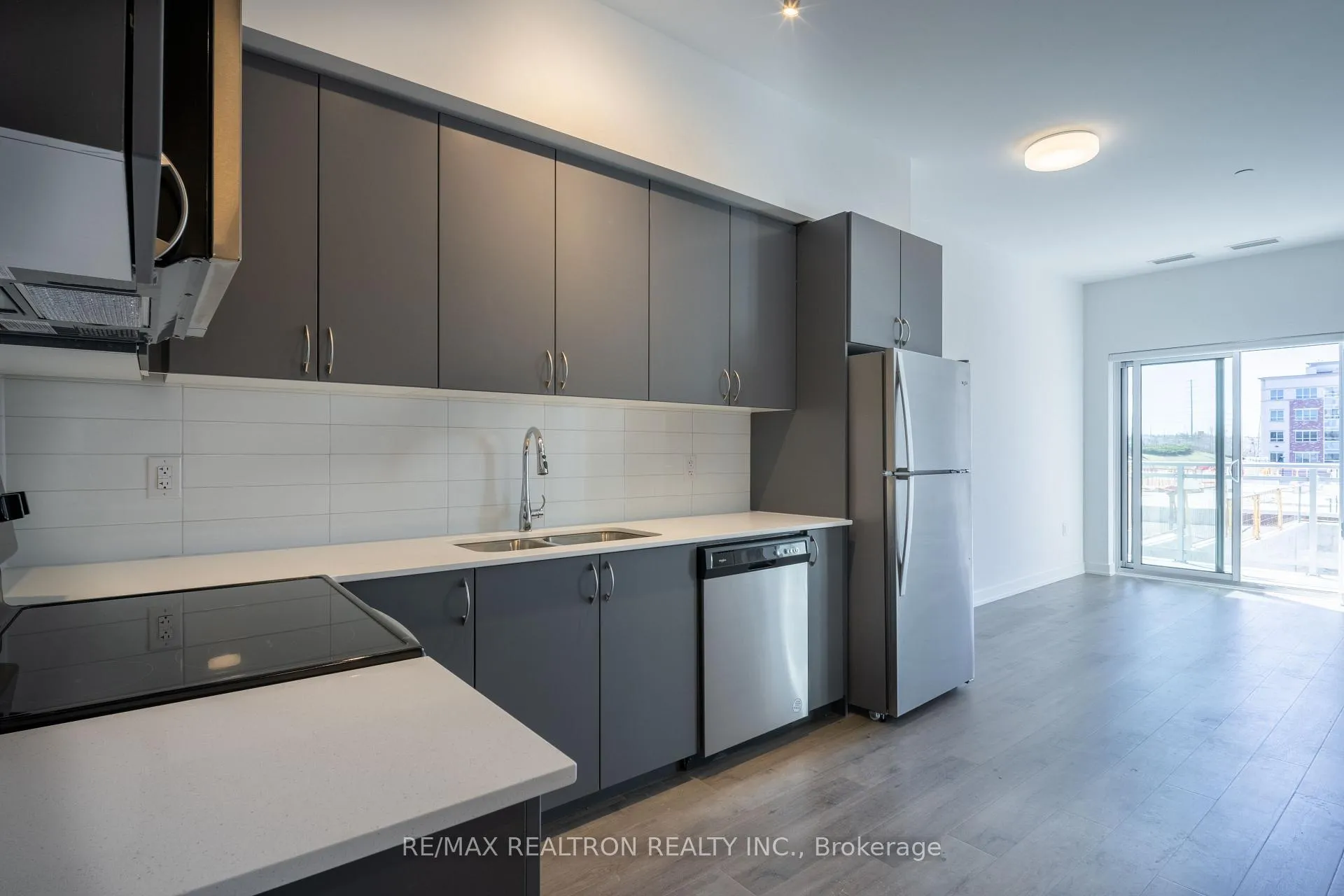Photo 7 of Unit 103, 56 Lakeside Terrace, Barrie, Little Lake — HOMEH