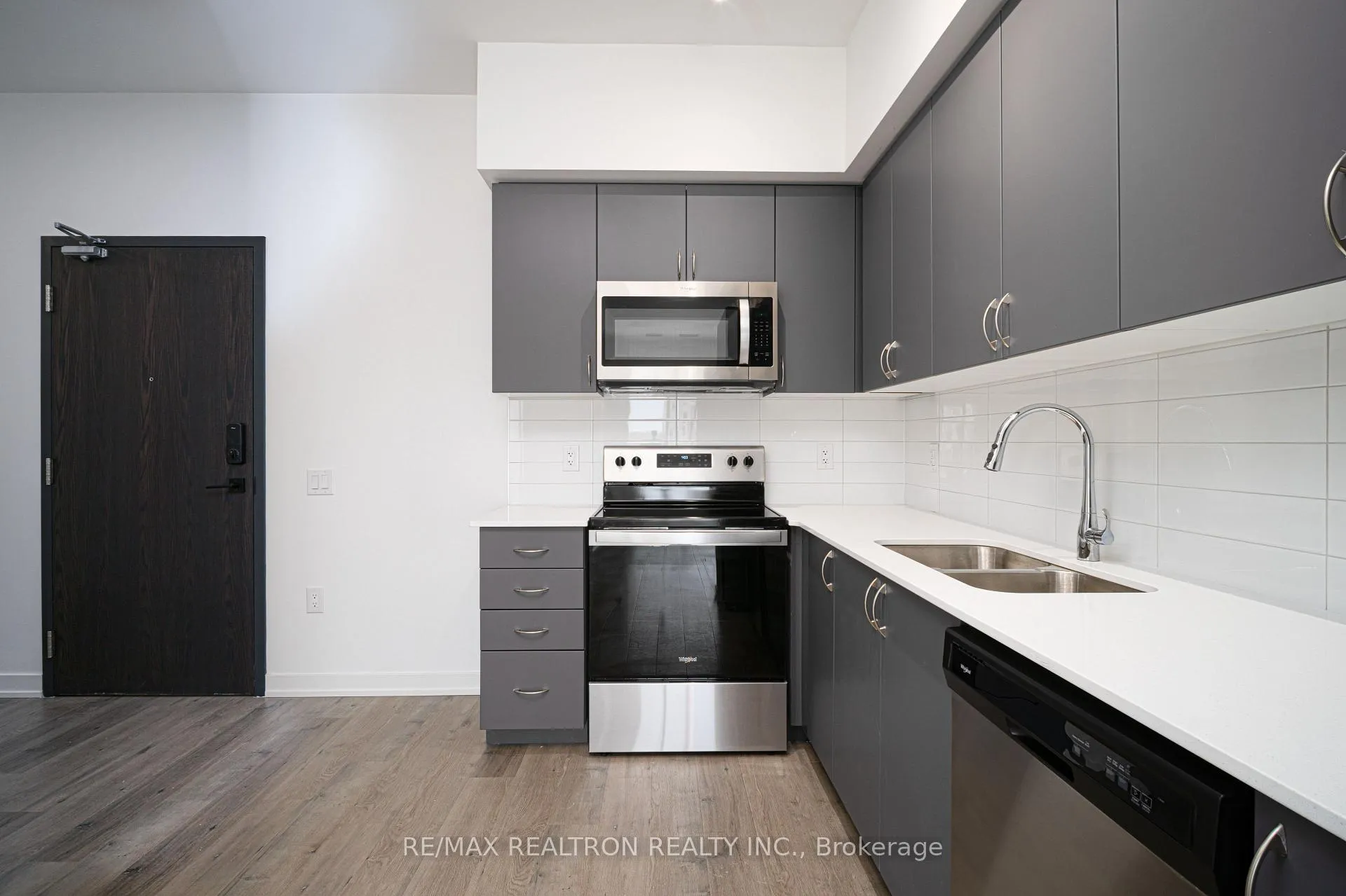 Photo 9 of Unit 103, 56 Lakeside Terrace, Barrie, Little Lake — HOMEH