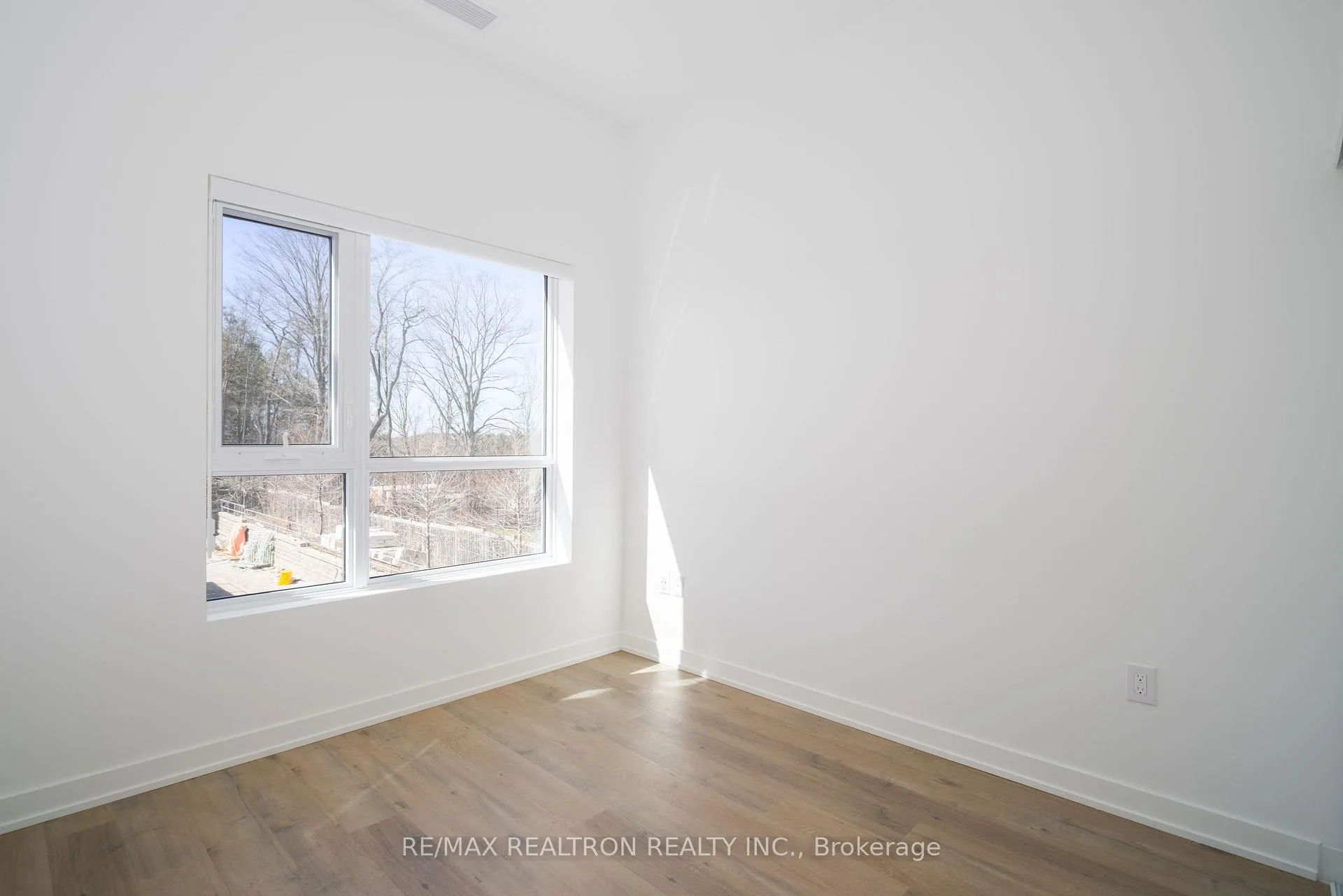 Photo 11 of Unit 103, 56 Lakeside Terrace, Barrie, Little Lake — HOMEH