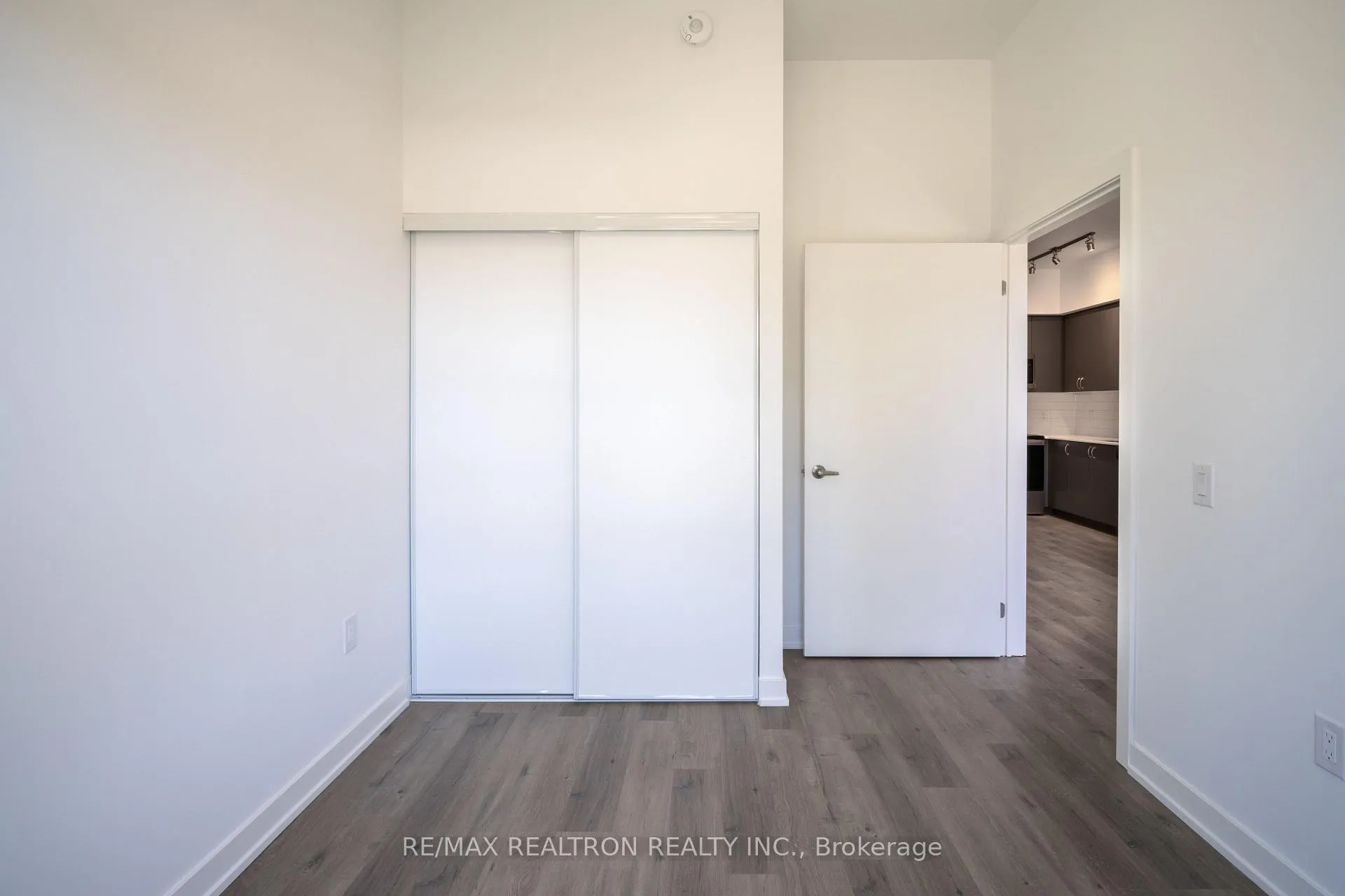 Photo 12 of Unit 103, 56 Lakeside Terrace, Barrie, Little Lake — HOMEH