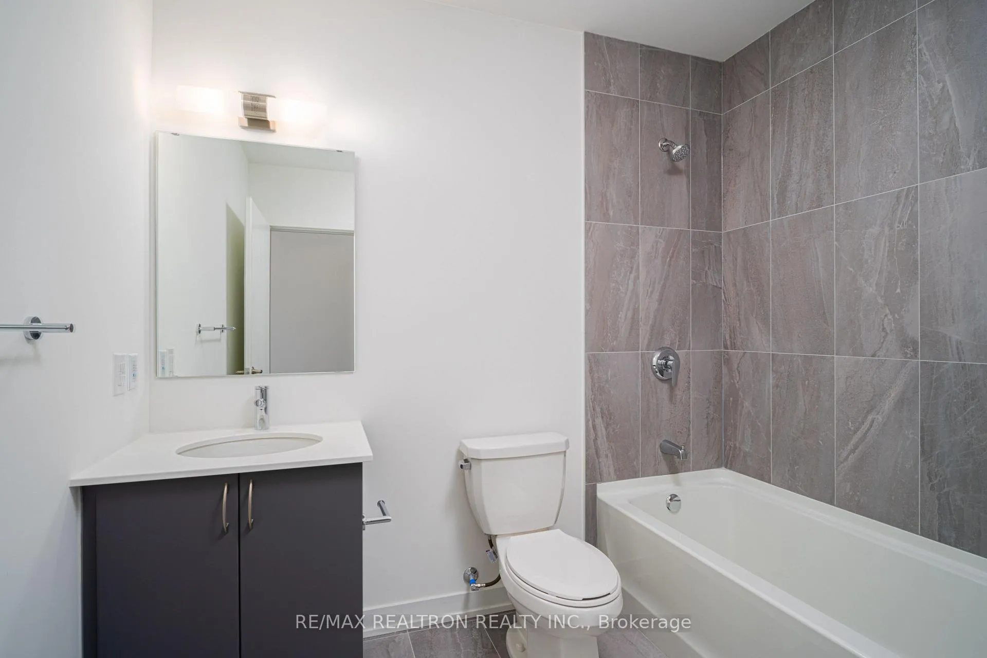 Photo 14 of Unit 103, 56 Lakeside Terrace, Barrie, Little Lake — HOMEH