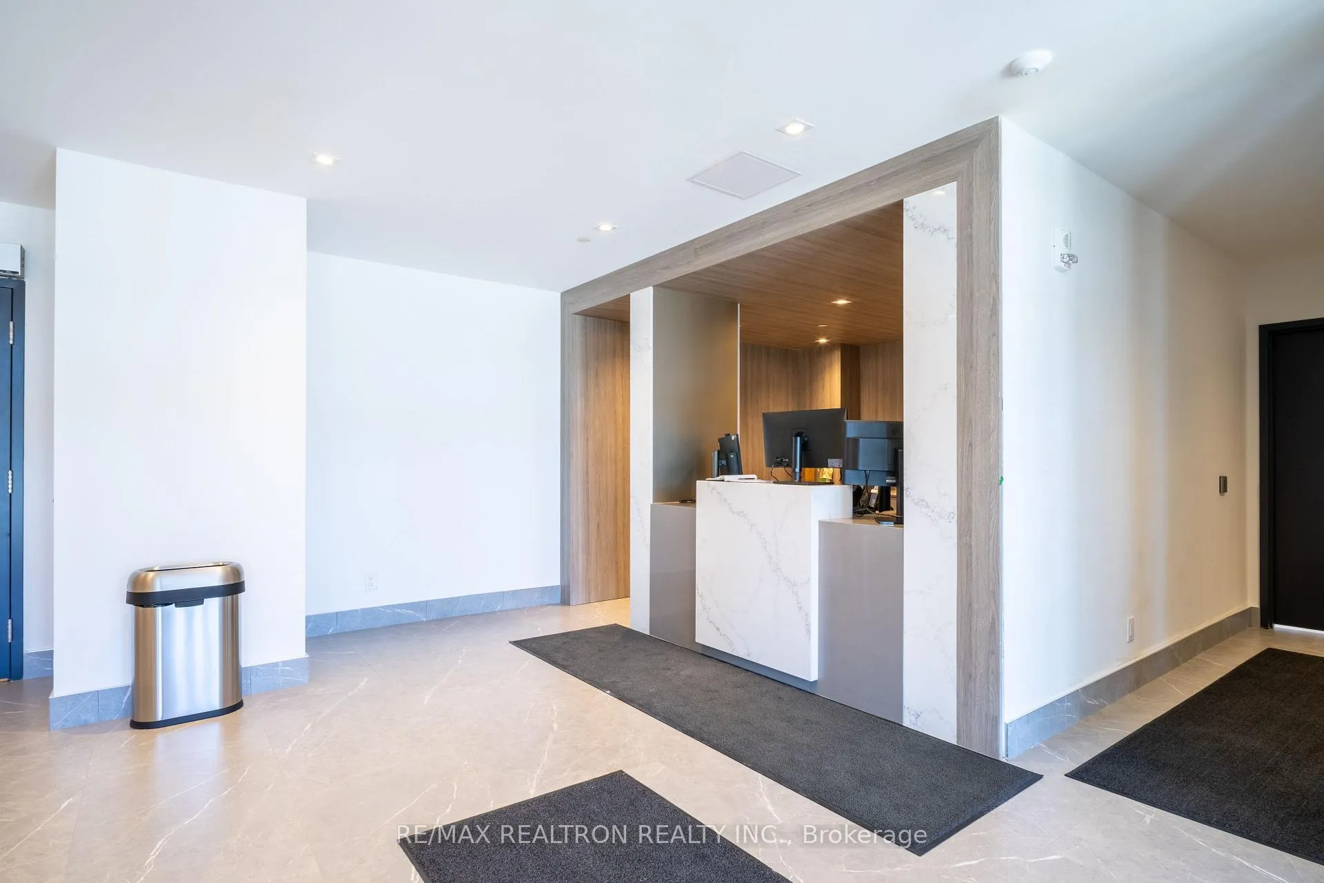 Photo 19 of Unit 103, 56 Lakeside Terrace, Barrie, Little Lake — HOMEH