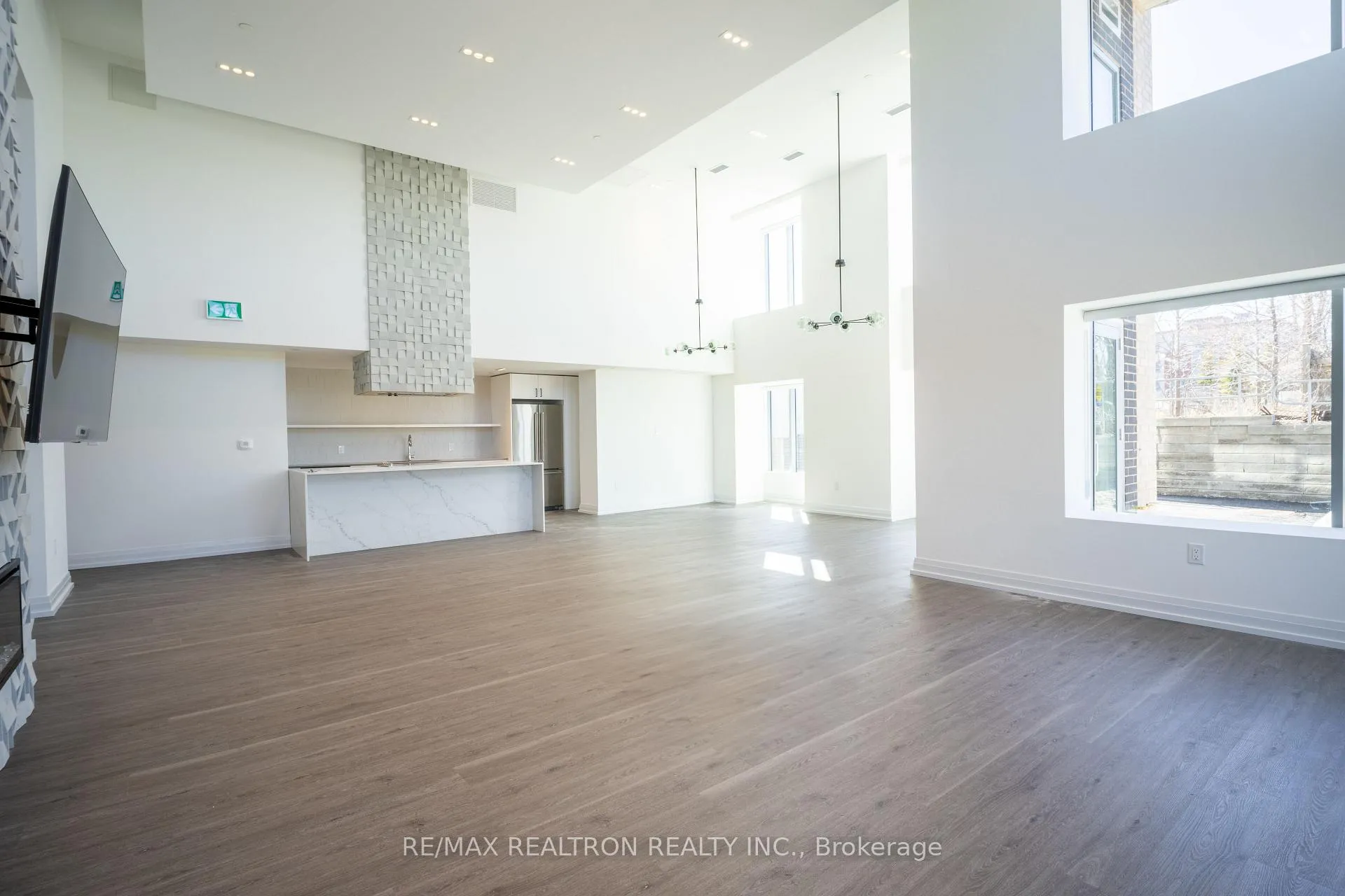 Photo 22 of Unit 103, 56 Lakeside Terrace, Barrie, Little Lake — HOMEH