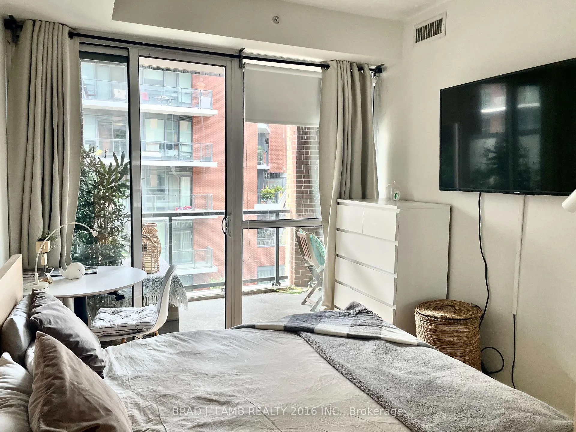 Photo 13 of Unit 327, 20 Bruyeres Mews, Toronto, Niagara — HOMEH