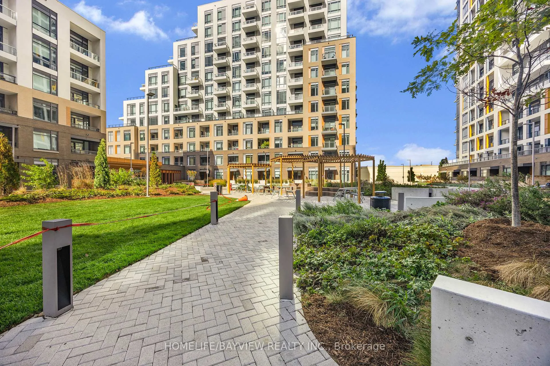 Front of Unit 617, 7950 Bathurst Street