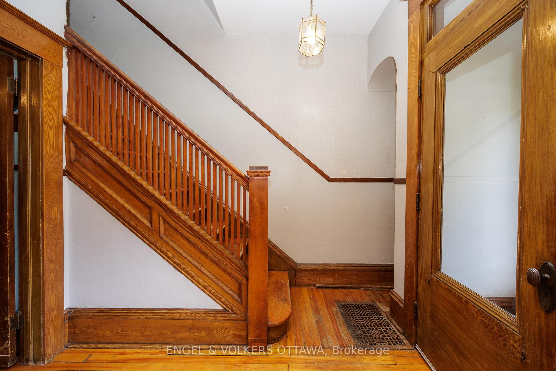 Photo 4 of 11 Regent Street, Ottawa, Glebe — HOMEH