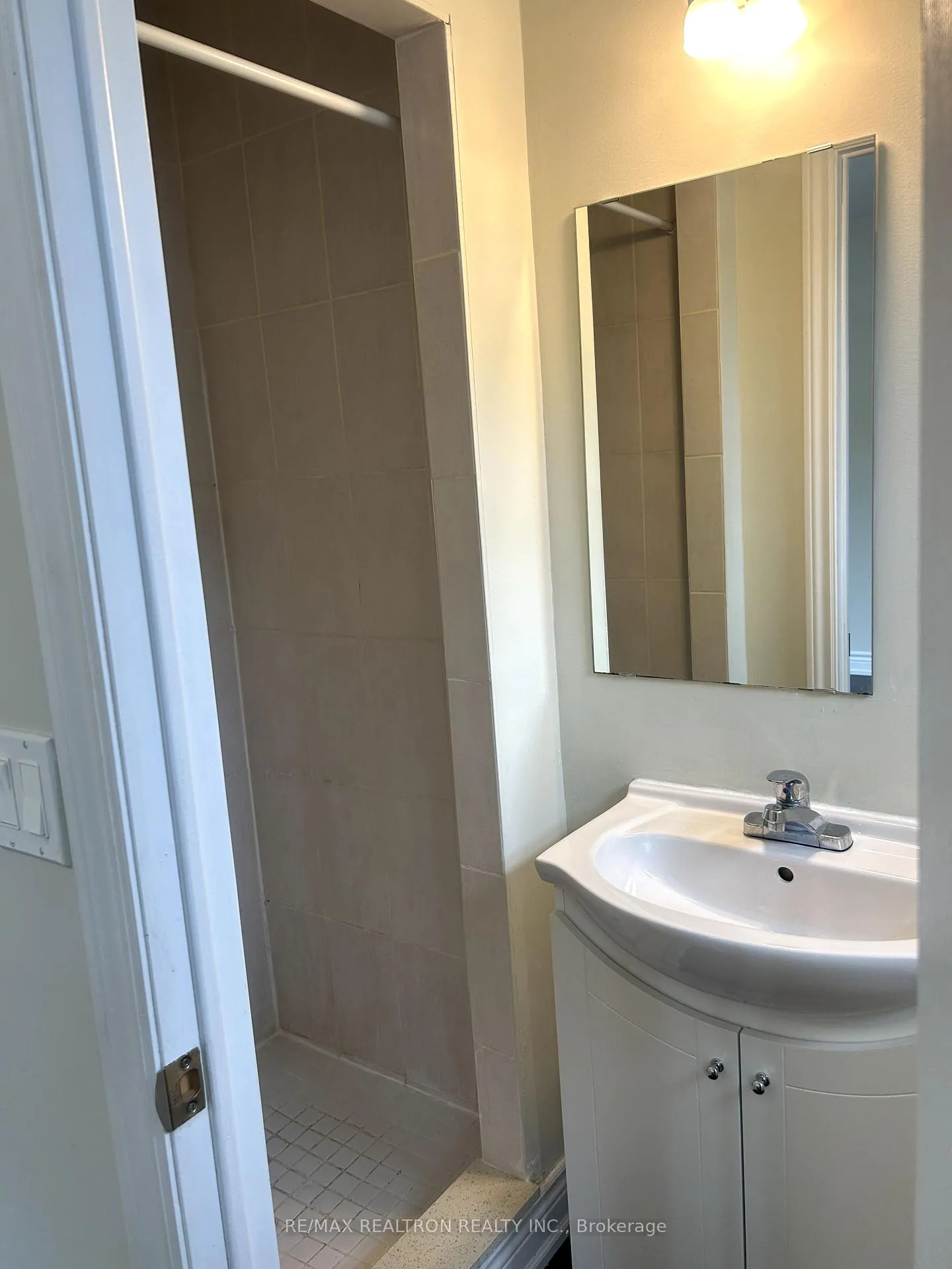 Photo 12 of Unit 1, 1311 Gerrard Street E, Toronto, Greenwood-Coxwell — HOMEH
