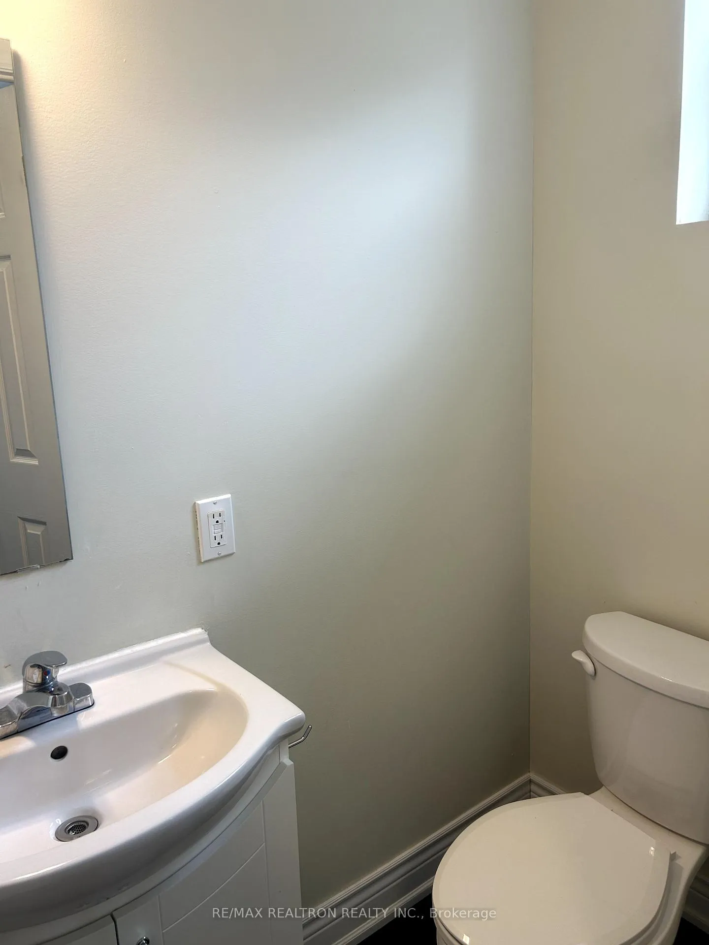 Photo 13 of Unit 1, 1311 Gerrard Street E, Toronto, Greenwood-Coxwell — HOMEH