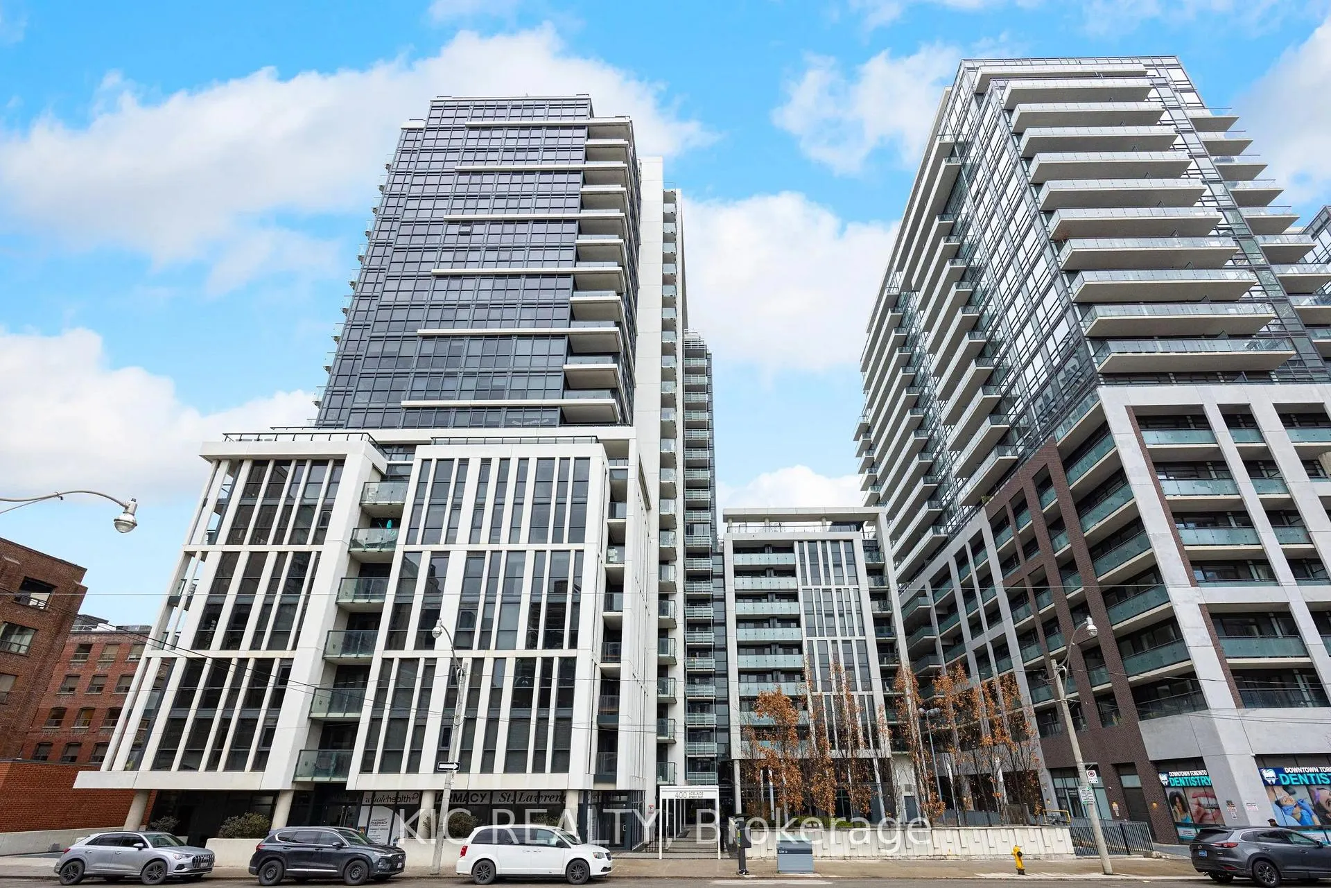 Front of Unit 511, 400 Adelaide Street E