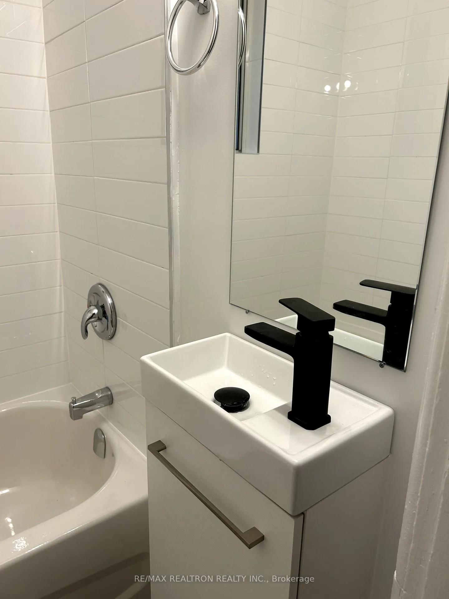Photo 5 of Unit 1, 1293 Gerrard Street E, Toronto, Greenwood-Coxwell — HOMEH