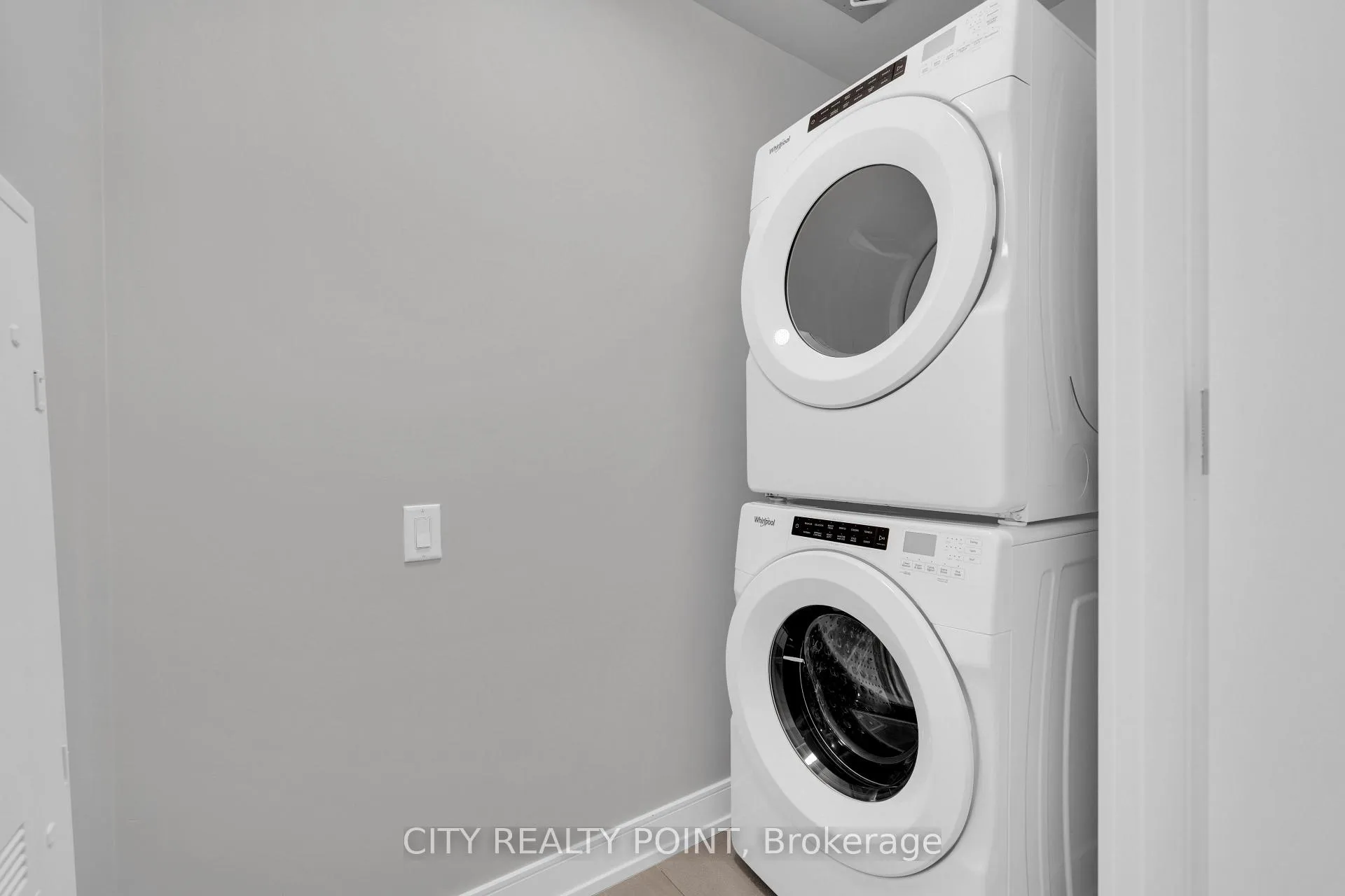 Photo 3 of Unit 317, 664 Spadina Avenue, Toronto, University — HOMEH