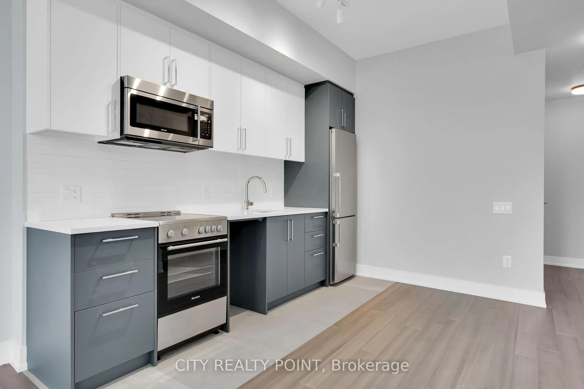 Photo 5 of Unit 317, 664 Spadina Avenue, Toronto, University — HOMEH