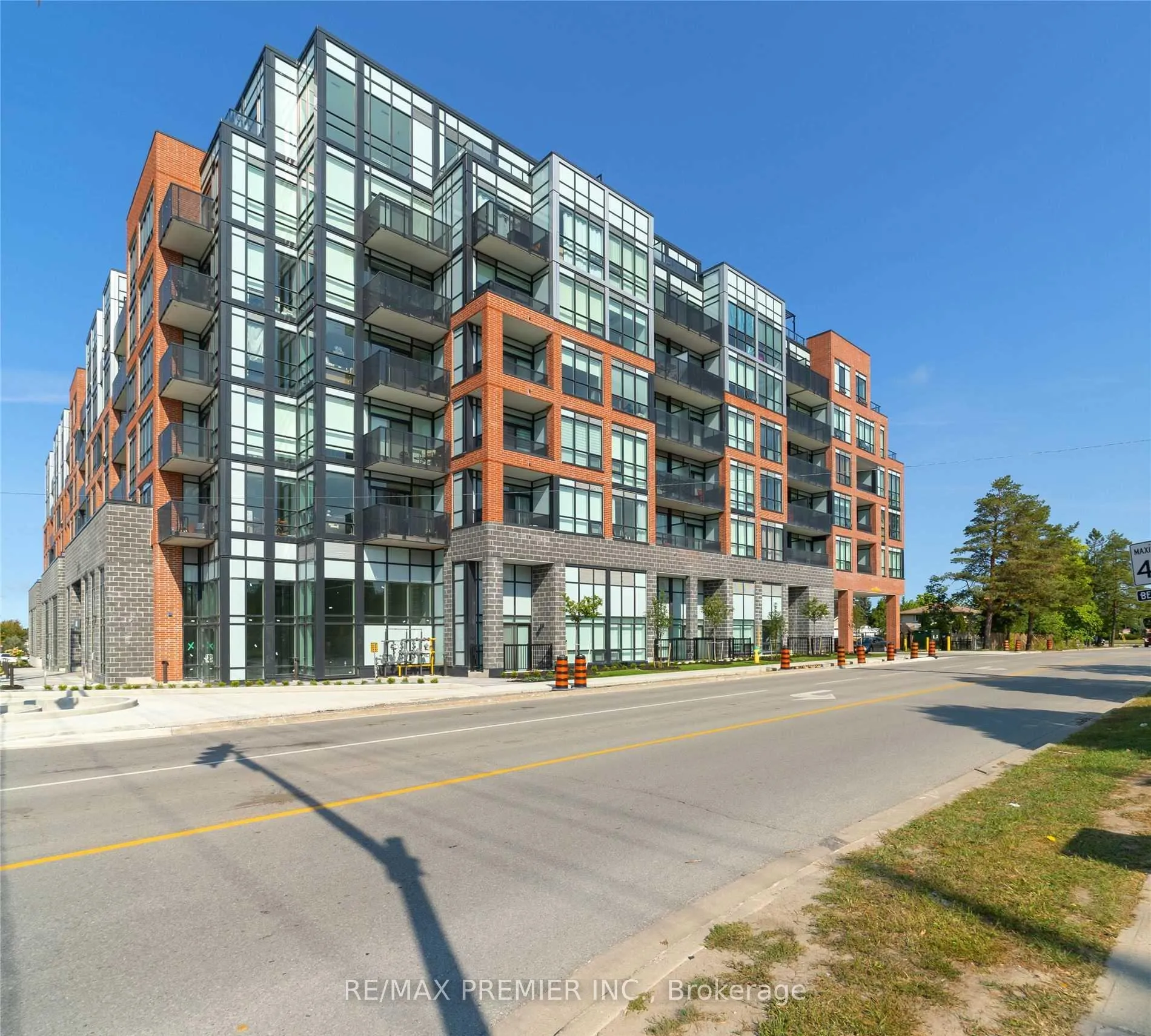 Front of Unit 523, 681 Yonge Street