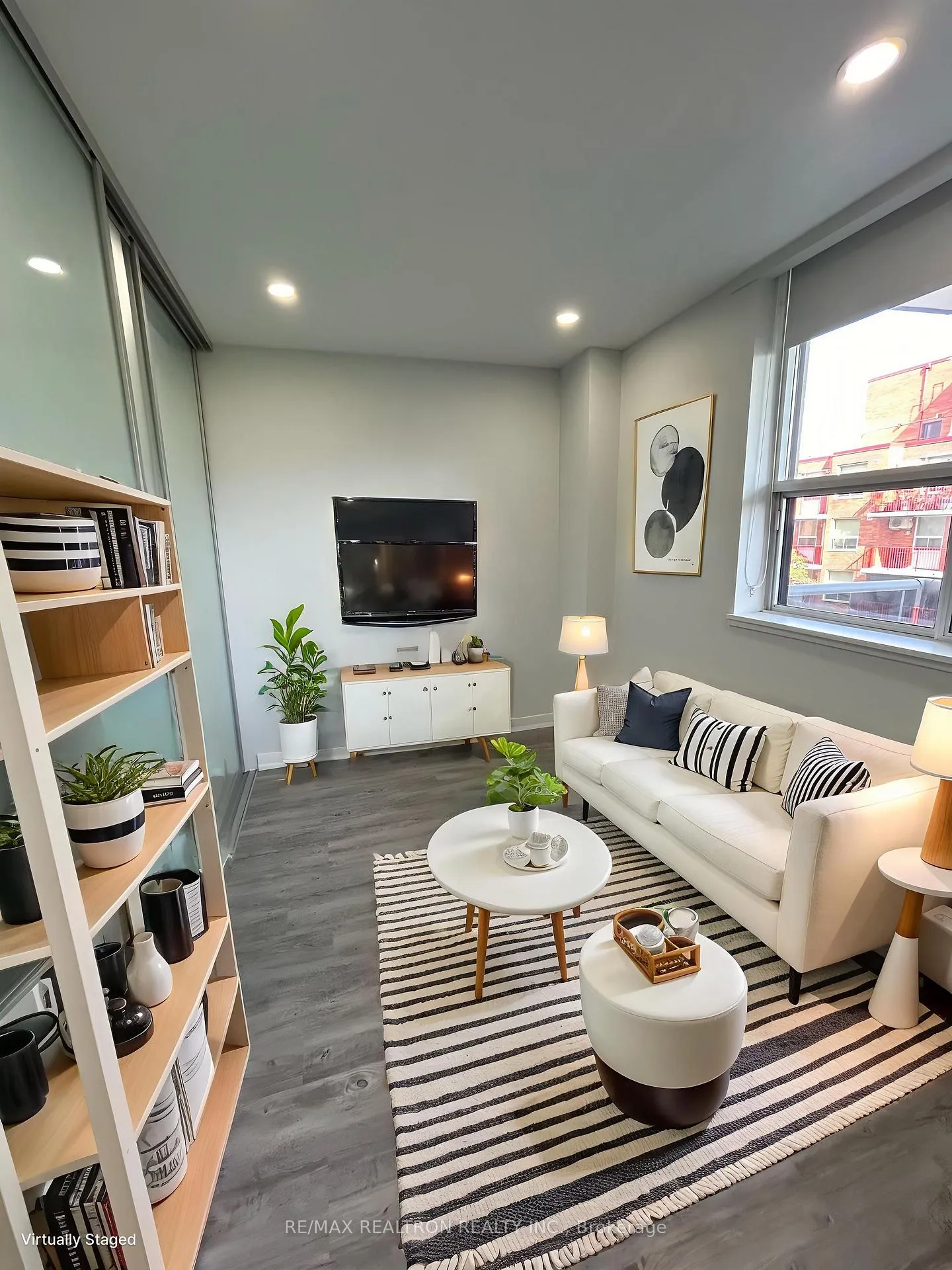 Photo 2 of Unit 1006, 15 Walmer Road, Toronto, The Annex — HOMEH
