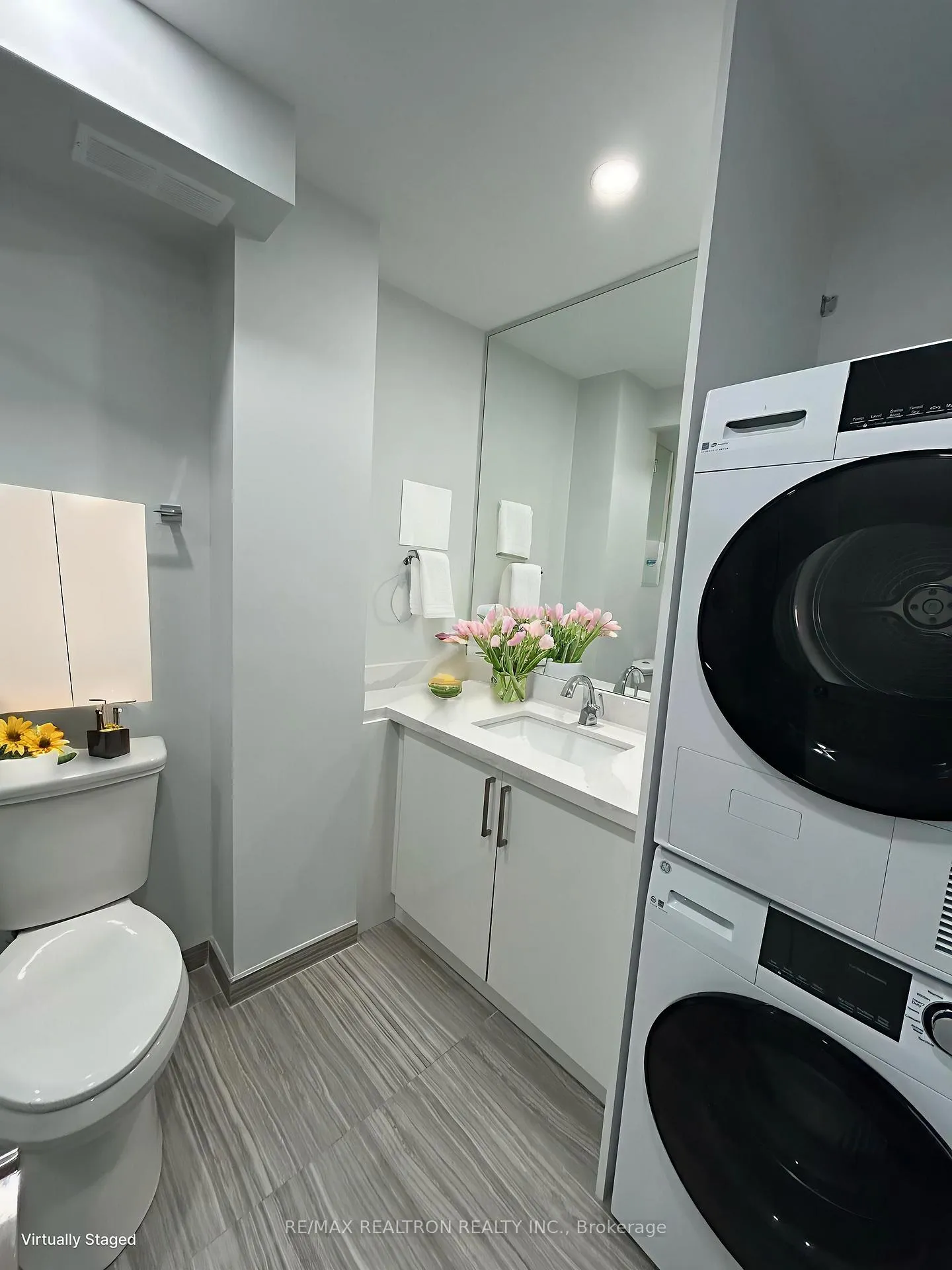 Photo 5 of Unit 1006, 15 Walmer Road, Toronto, The Annex — HOMEH