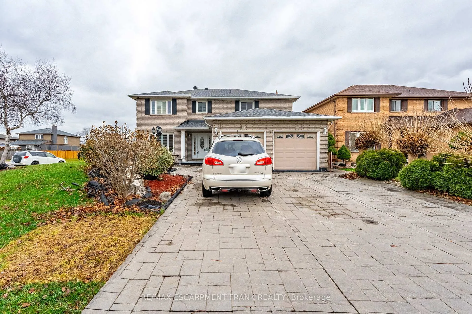 Photo 2 of 7 Grandoaks Drive, Hamilton, Thorner — HOMEH