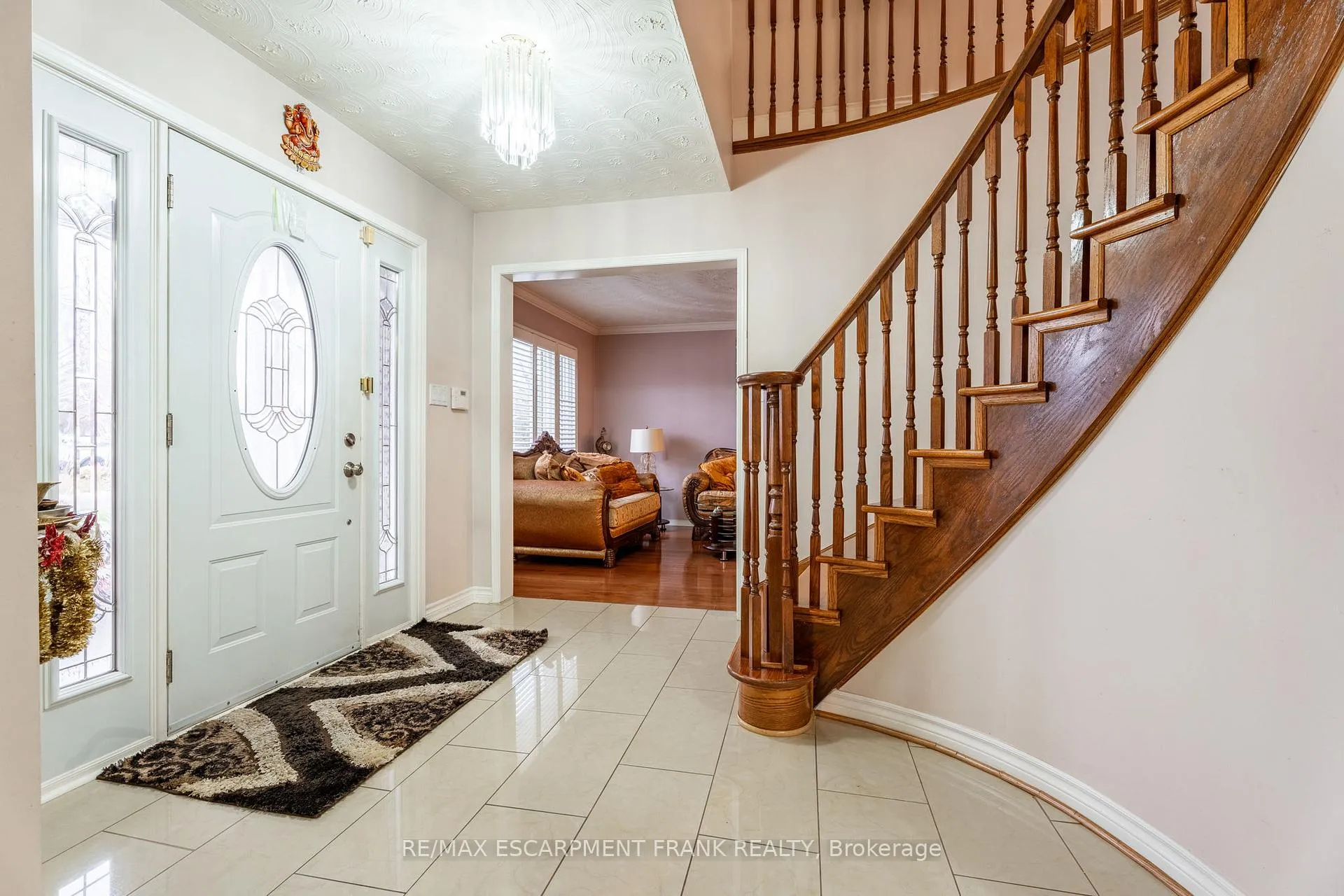Photo 3 of 7 Grandoaks Drive, Hamilton, Thorner — HOMEH