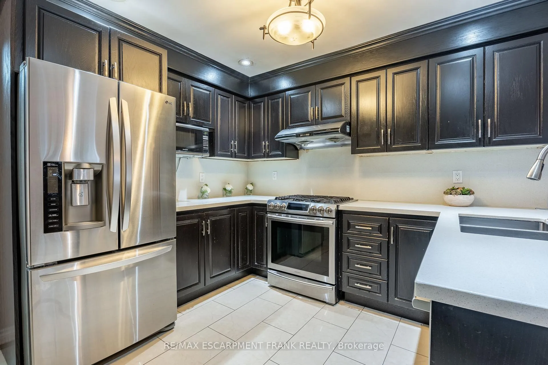 Photo 12 of 7 Grandoaks Drive, Hamilton, Thorner — HOMEH