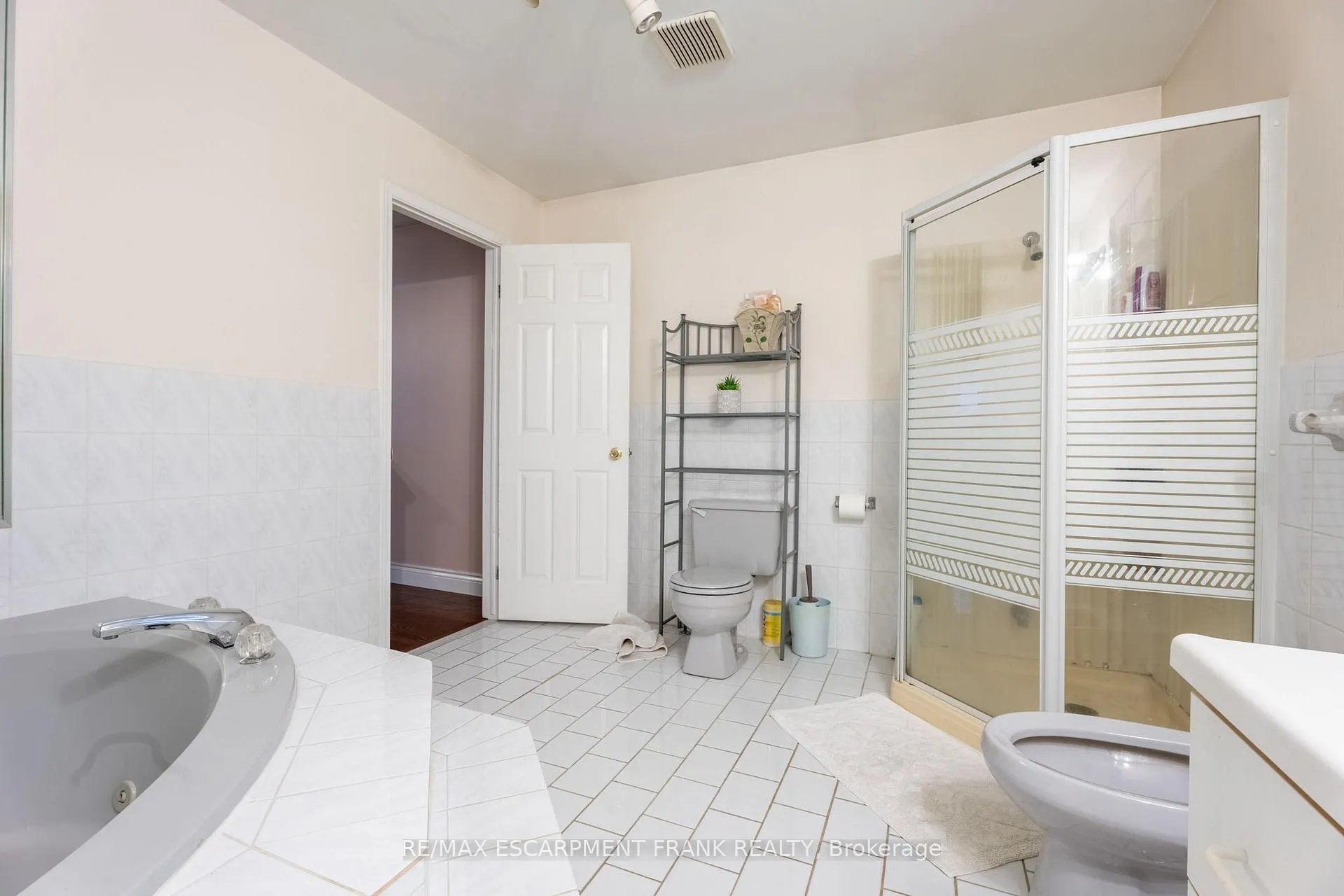 Photo 17 of 7 Grandoaks Drive, Hamilton, Thorner — HOMEH