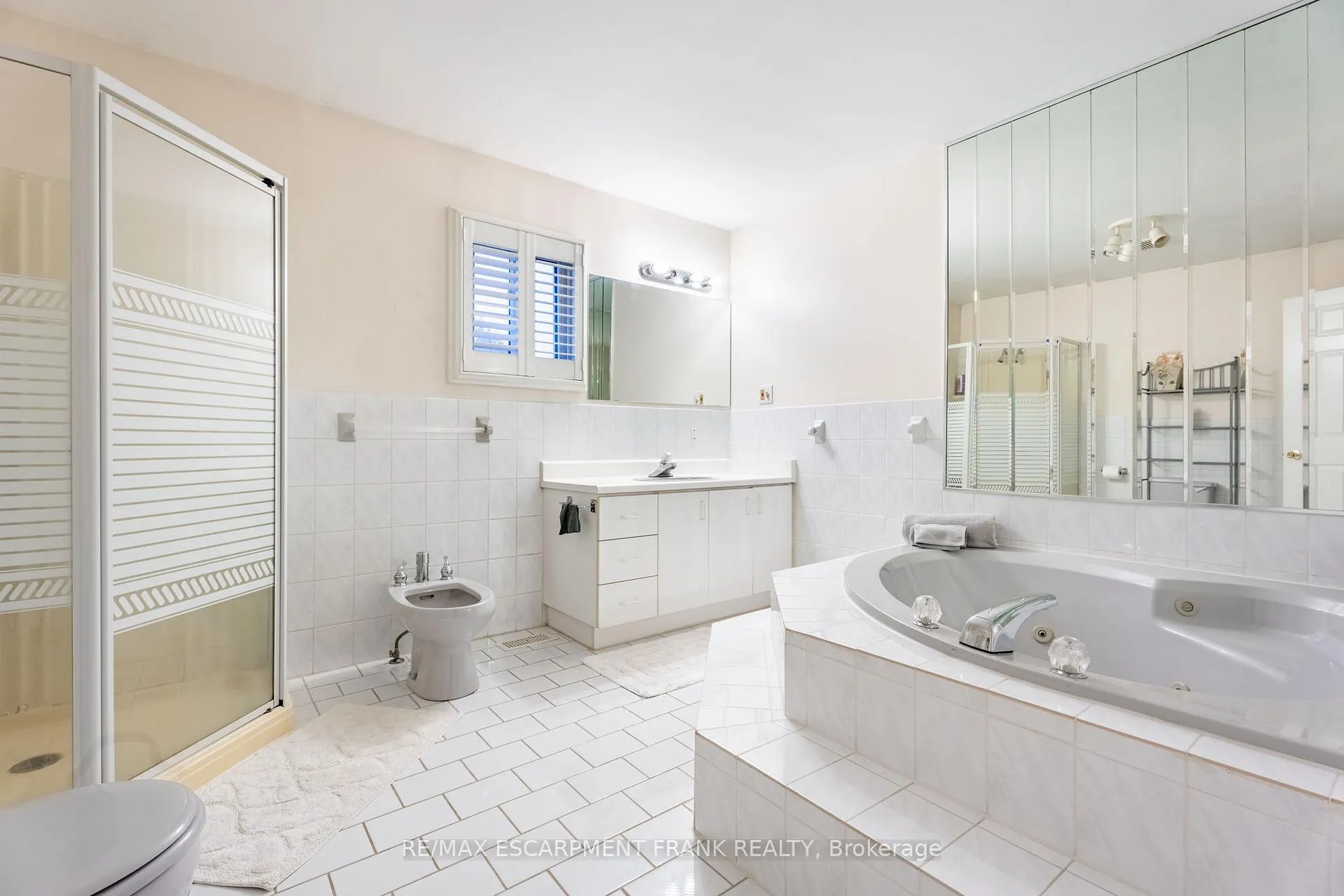 Photo 19 of 7 Grandoaks Drive, Hamilton, Thorner — HOMEH