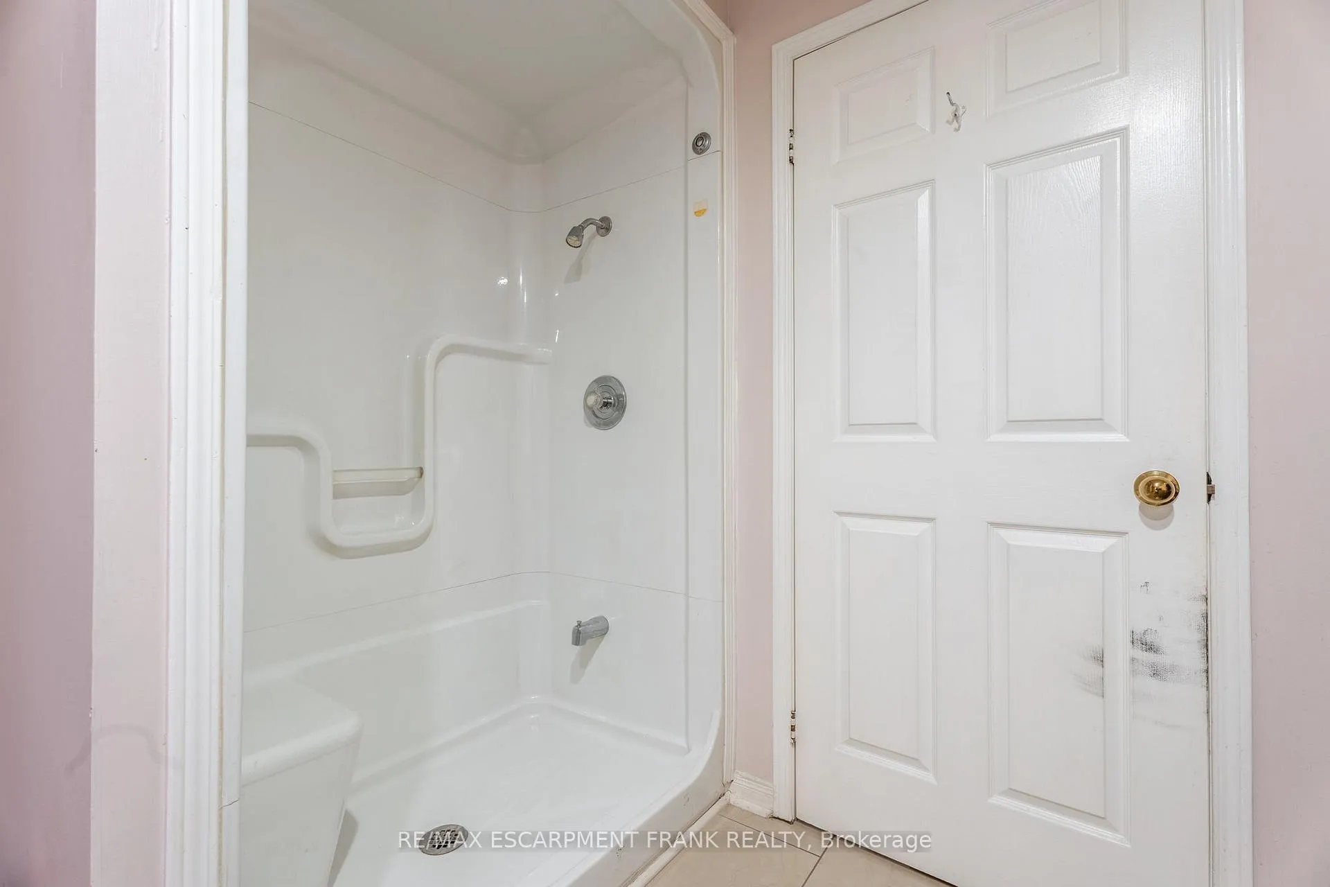 Photo 24 of 7 Grandoaks Drive, Hamilton, Thorner — HOMEH