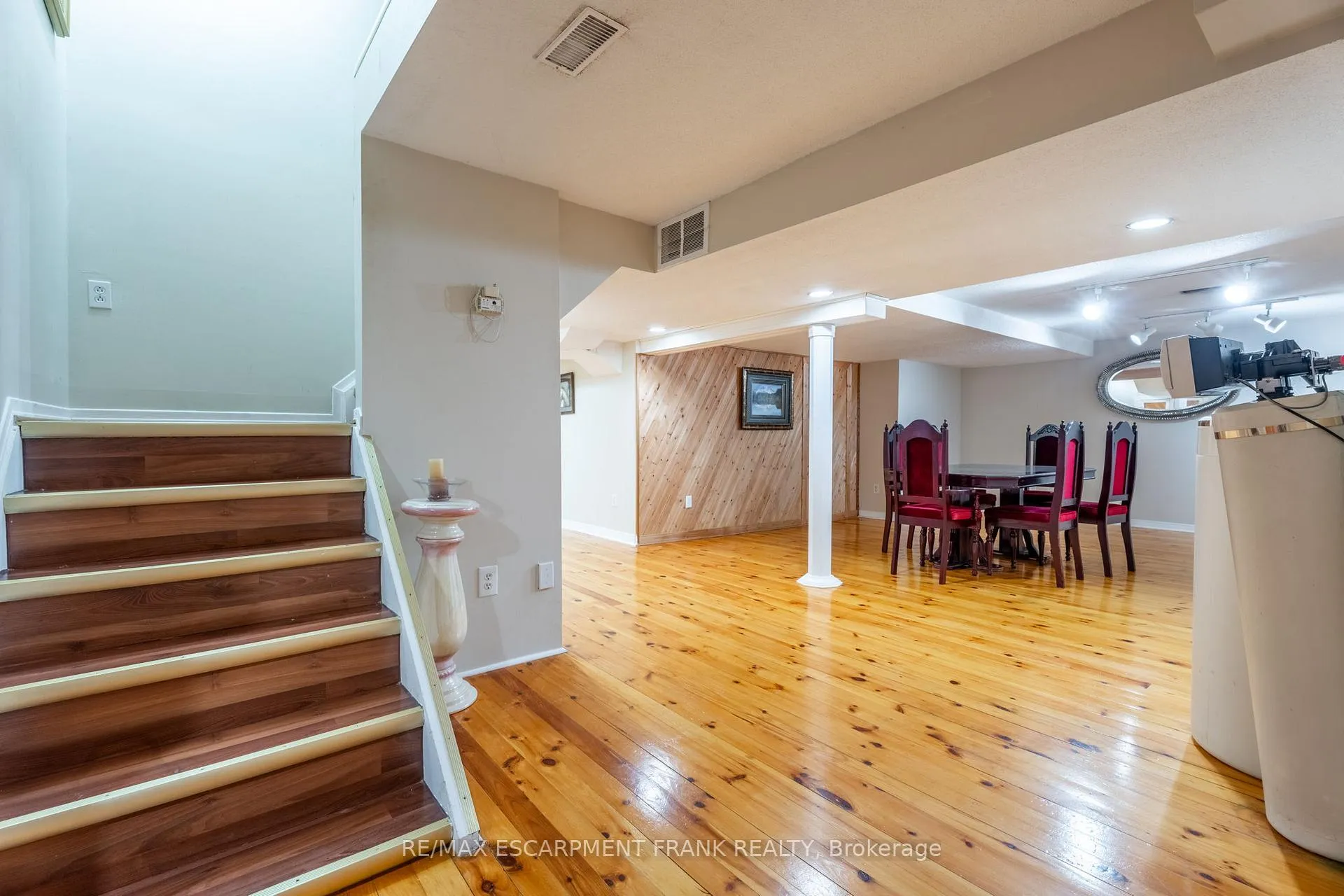 Photo 30 of 7 Grandoaks Drive, Hamilton, Thorner — HOMEH