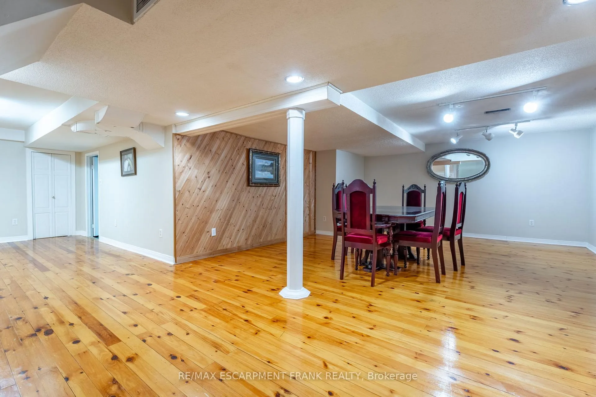 Photo 32 of 7 Grandoaks Drive, Hamilton, Thorner — HOMEH