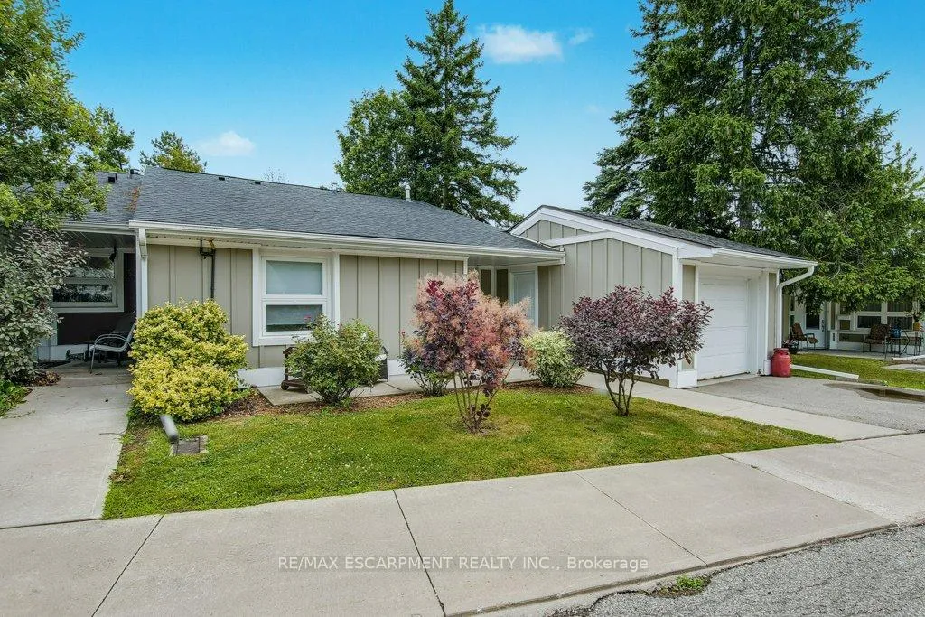 Photo 2 of 33 Szollosy Circle, Hamilton, Kennedy — HOMEH