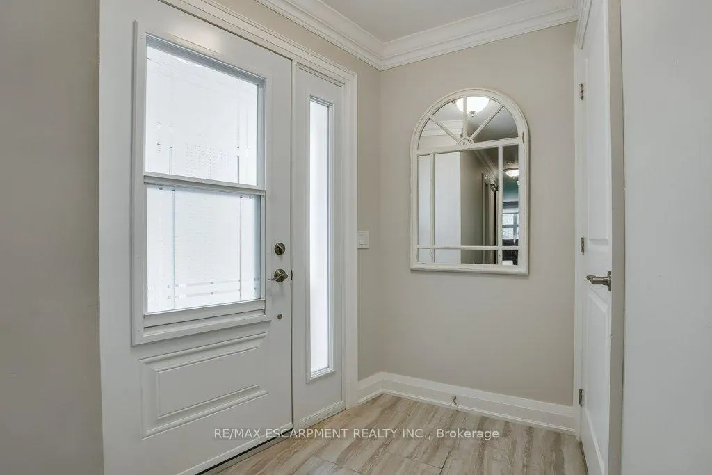 Photo 5 of 33 Szollosy Circle, Hamilton, Kennedy — HOMEH