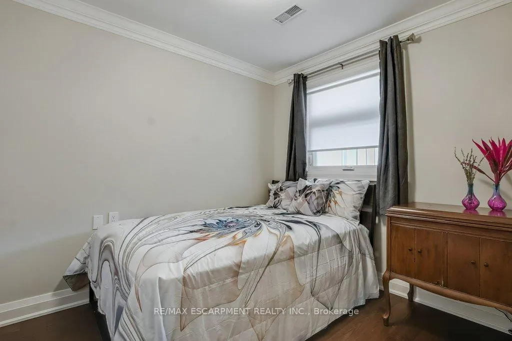 Photo 7 of 33 Szollosy Circle, Hamilton, Kennedy — HOMEH